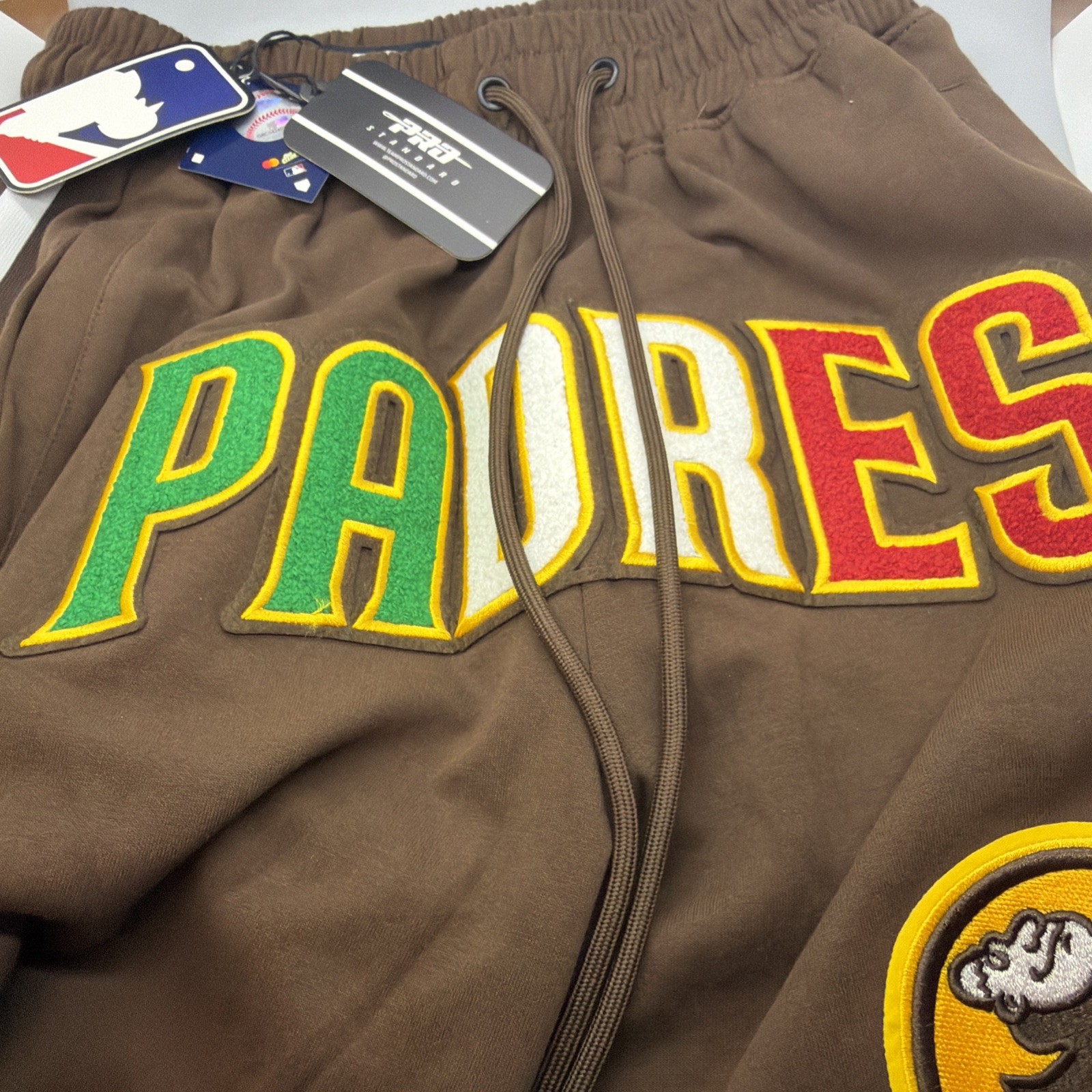 Men’s San Diego Padres Pro Standard Brown Mexio Blended Hoops Shorts medium NEW