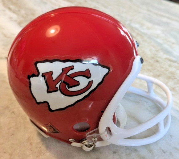Kansas City Chiefs Customized Riddell Mini Helmet with 1970’s Dungard Facemask