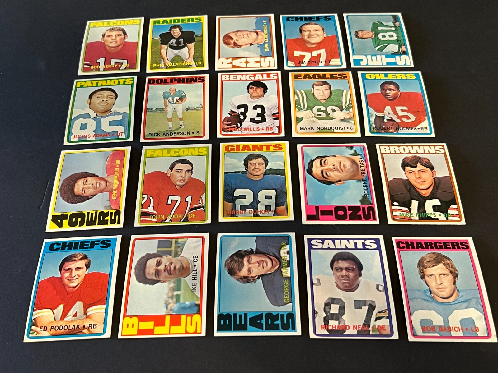 1972 Topps FB- lot of 200 diff. – Stars, hofers, specials, checklists++- ex/mt-