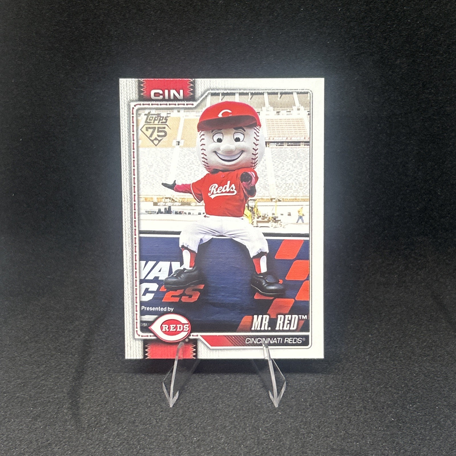 🔥 2026 Topps Series 1 Celebration MLB Mascots Pick your Card Complete your Set
