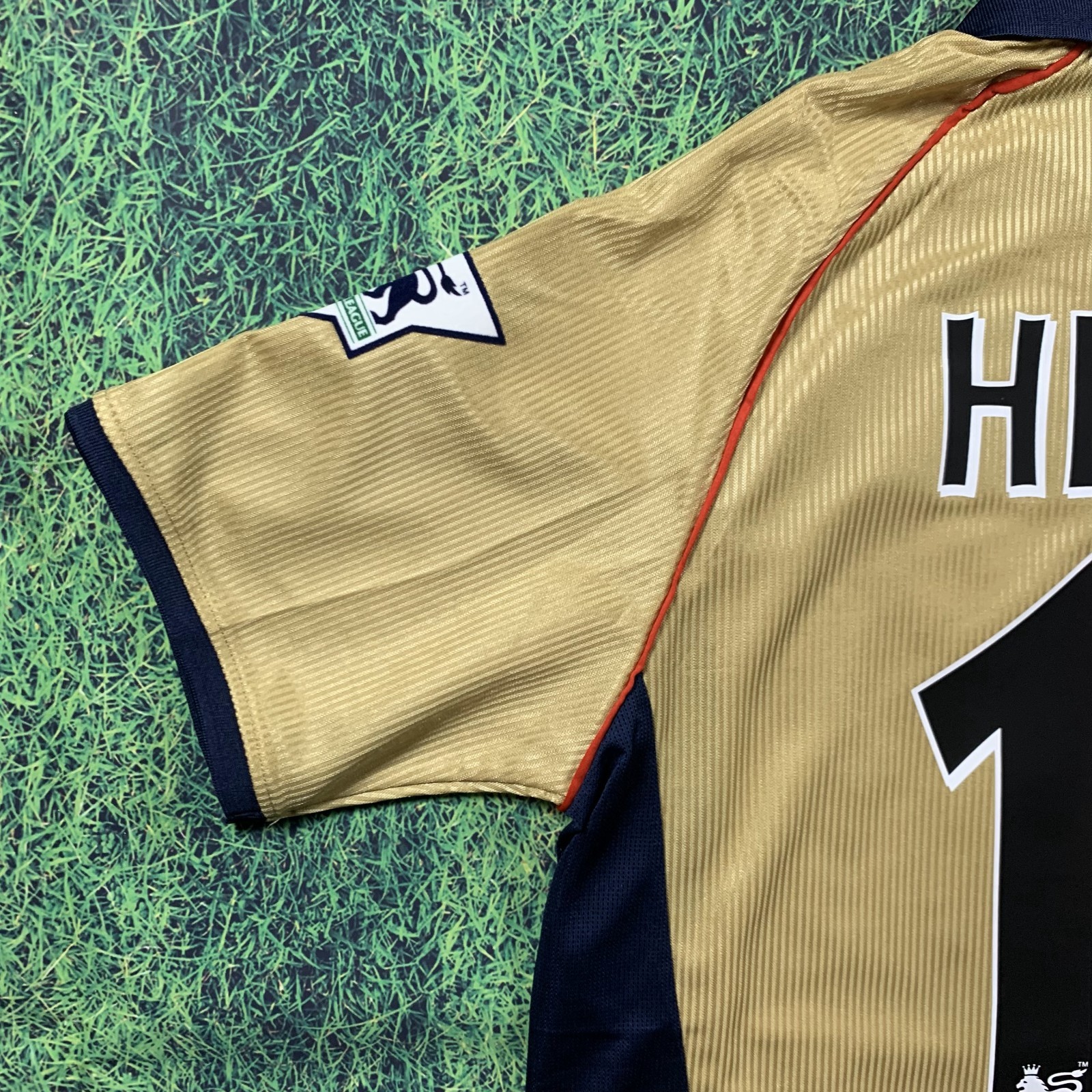 Thierry Henry Arsenal 2001/2002 Away Jersey – Retro Jersey – Mens Sizes – New