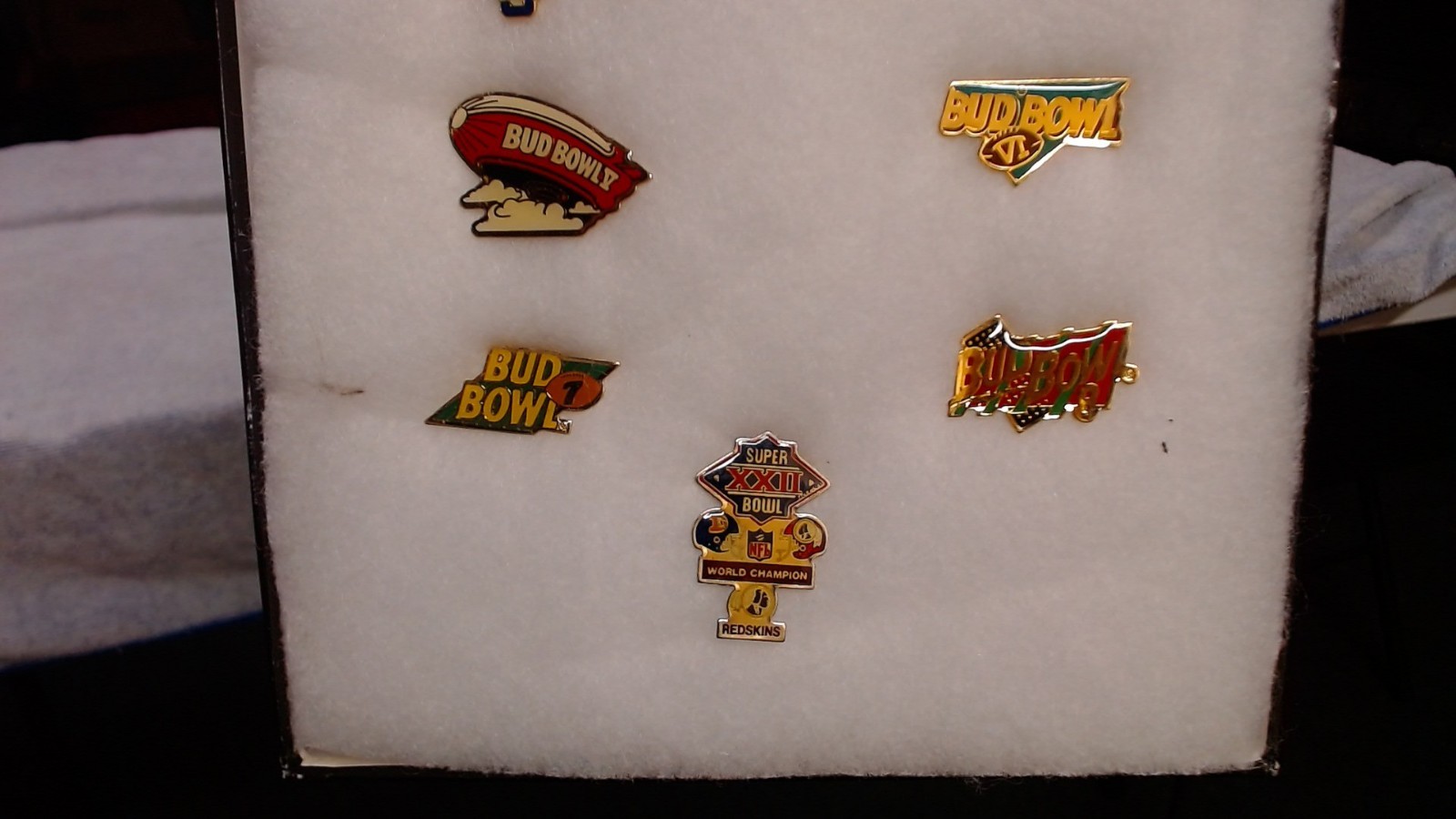 Vintage Bud Bowl I-VIII 9 Pin Set Redskins Super Bowl XXII Budweiser NFL