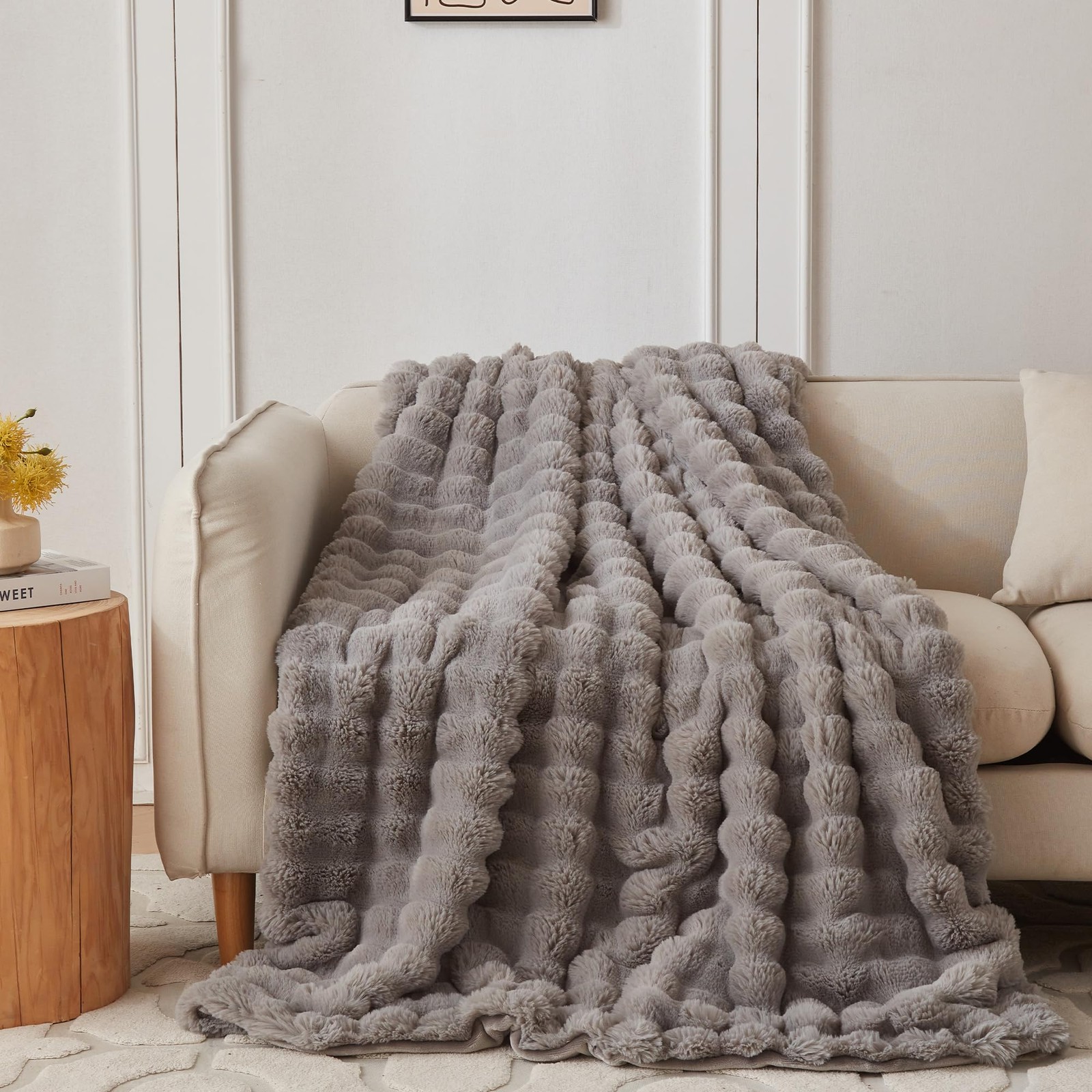COOVA Faux Fur Throw Blanket for Couch, Cozy Soft and Fuzzy 50“x60”, Grey
