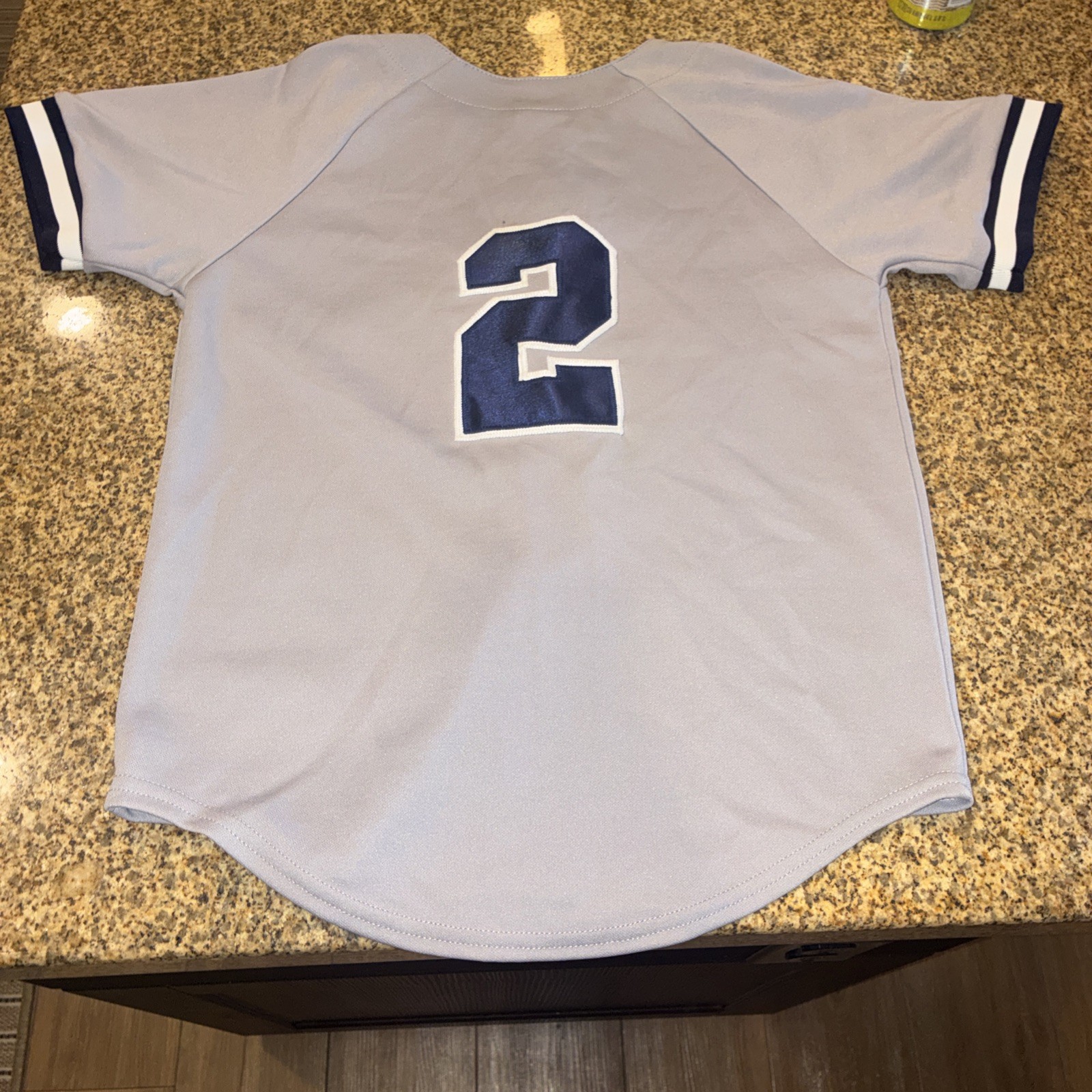 New York Yankees jersey (Youth) Medium missing 2 buttons see images made in USA