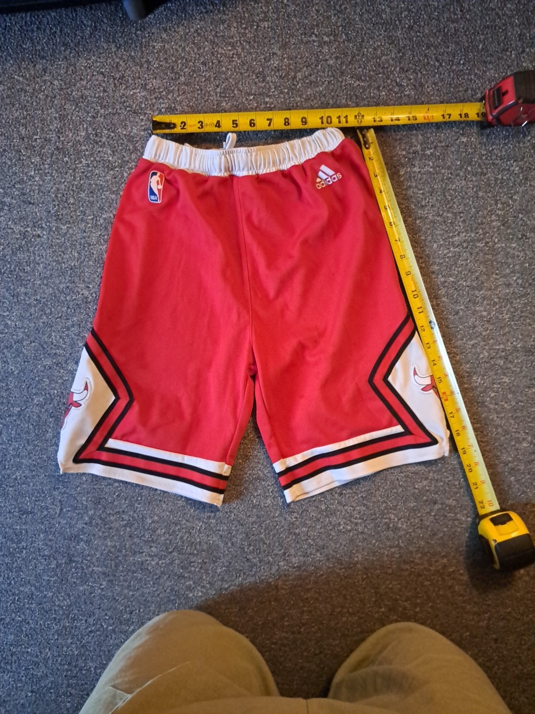Youth Large 14-16 Chicago Bulls Basketball Shorts Black White And Red