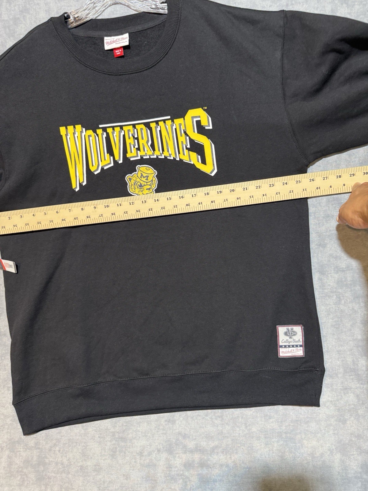 Michigan Wolverines Sweatshirt Mens XL Black Mitchell Ness Retro Crewneck-533