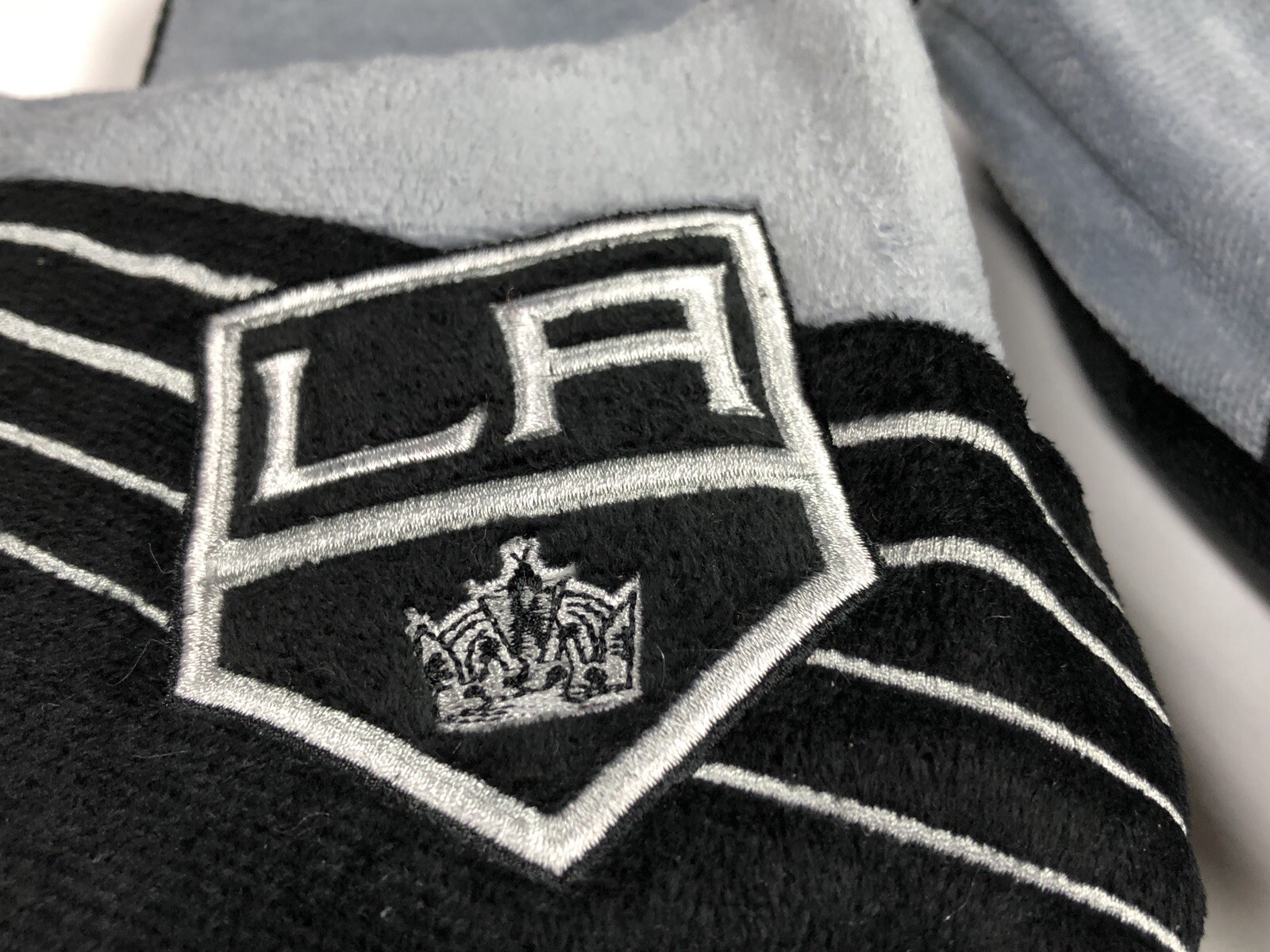 NHL LA Kings Mens Slippers Sizes: 7-8, 9-10, 11-12, 13-14