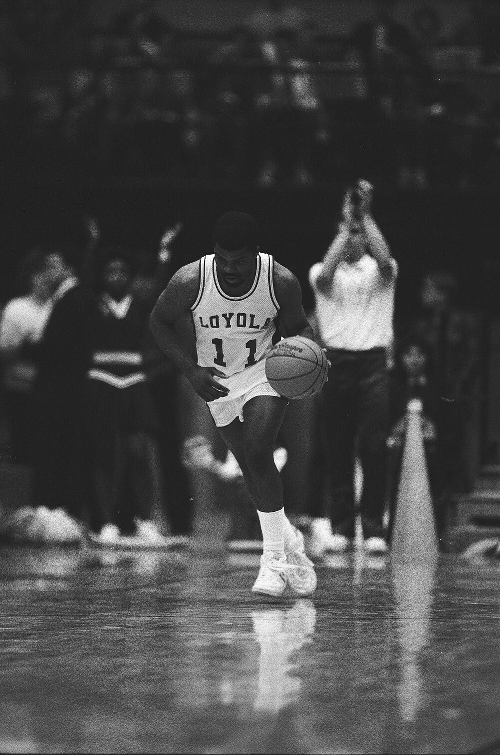 LD121-54 1986 Loyola Cincinnati College Basketball (32) ORIG 35mm B&W NEGATIVES