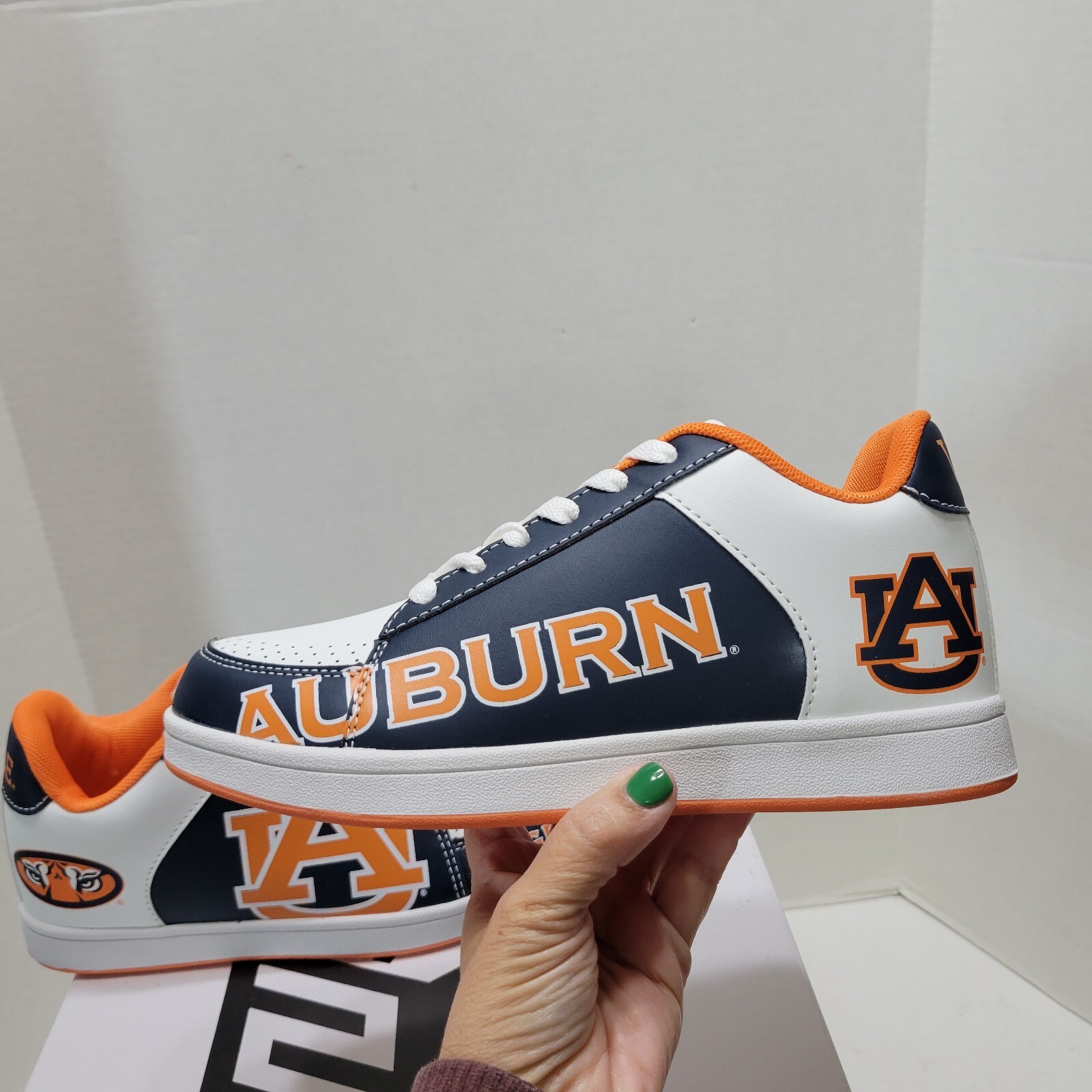 New In Box Women’s Size 7 Auburn Tigers Tennis Shoes STS Footwear Sneakers