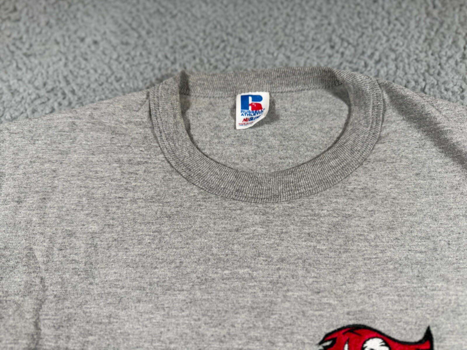 Vintage Russell Athletic Tampa Bay Buccaneers T Shirt Mens Large Gray Logo NFL