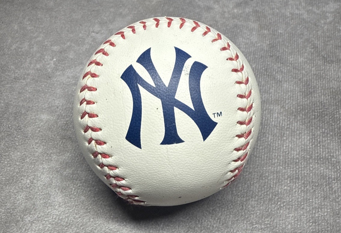 Rawlings Official MLB New York Yankees Team Logo Baseball White