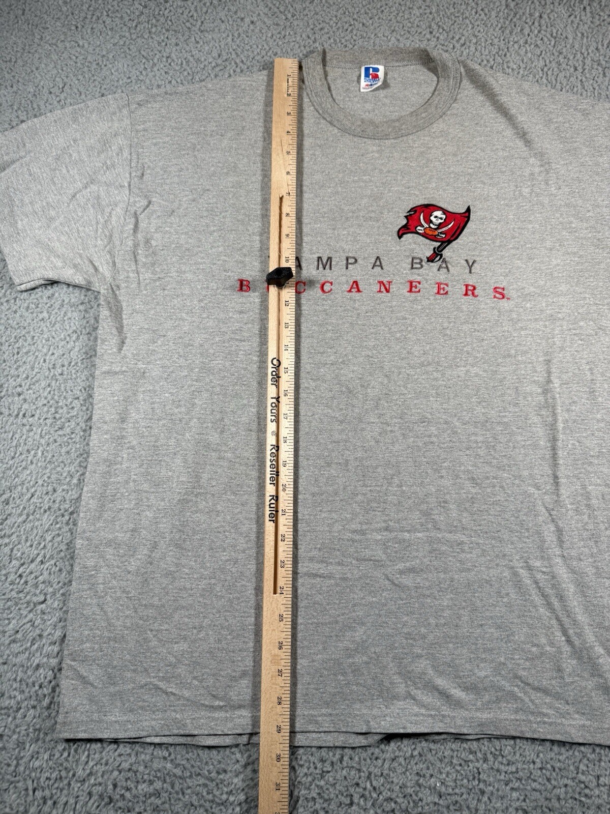 Vintage Russell Athletic Tampa Bay Buccaneers T Shirt Mens Large Gray Logo NFL