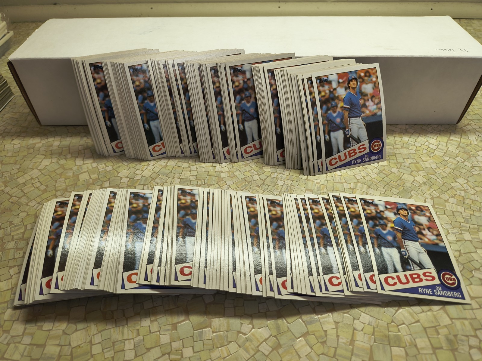 1985 TOPPS #460 RYNE SANDBERG HOF LOT OF 200