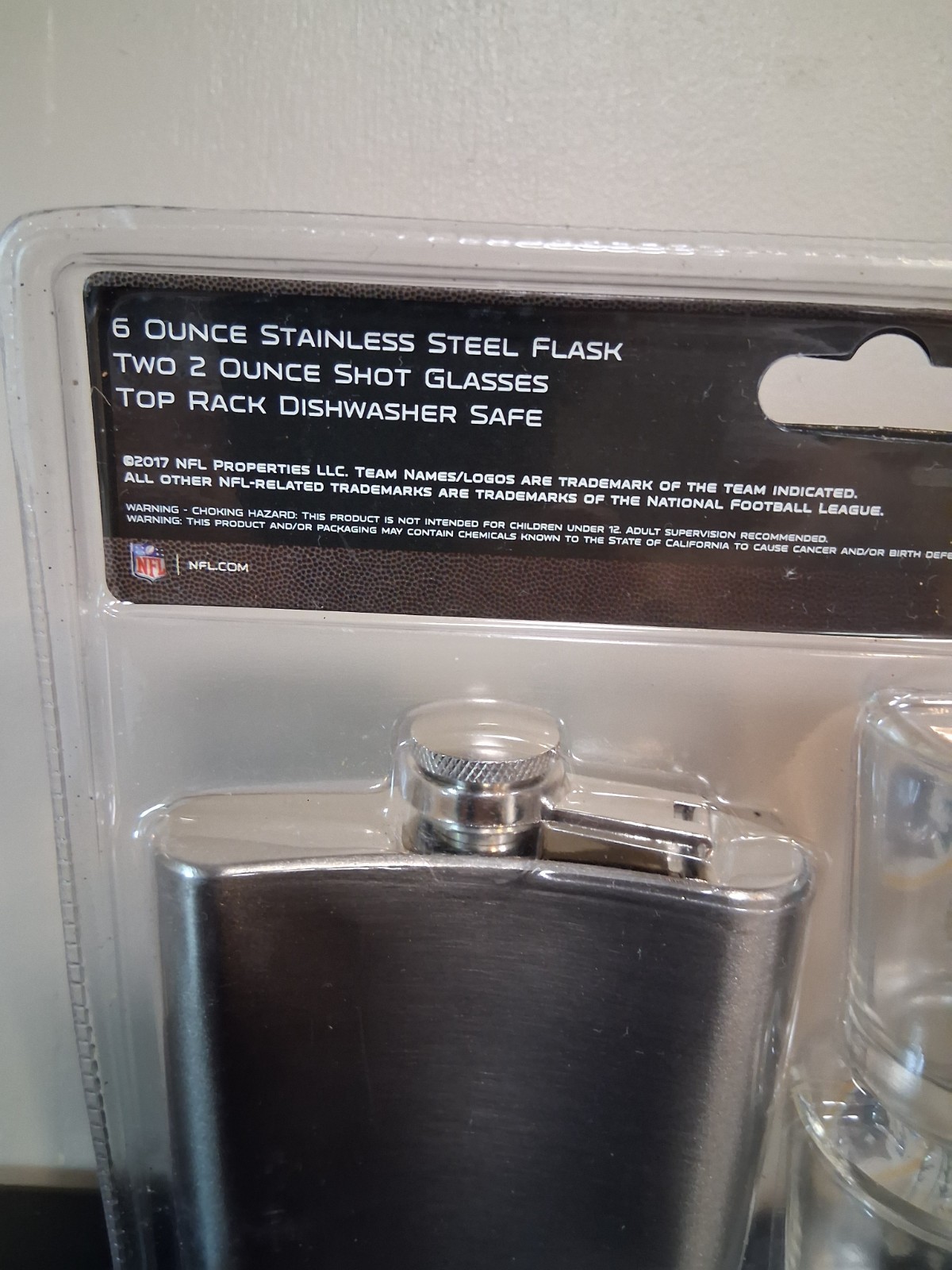 Washington Redskins Flask & Shot Glass Combo Pack 2017 NFL – New Sealed