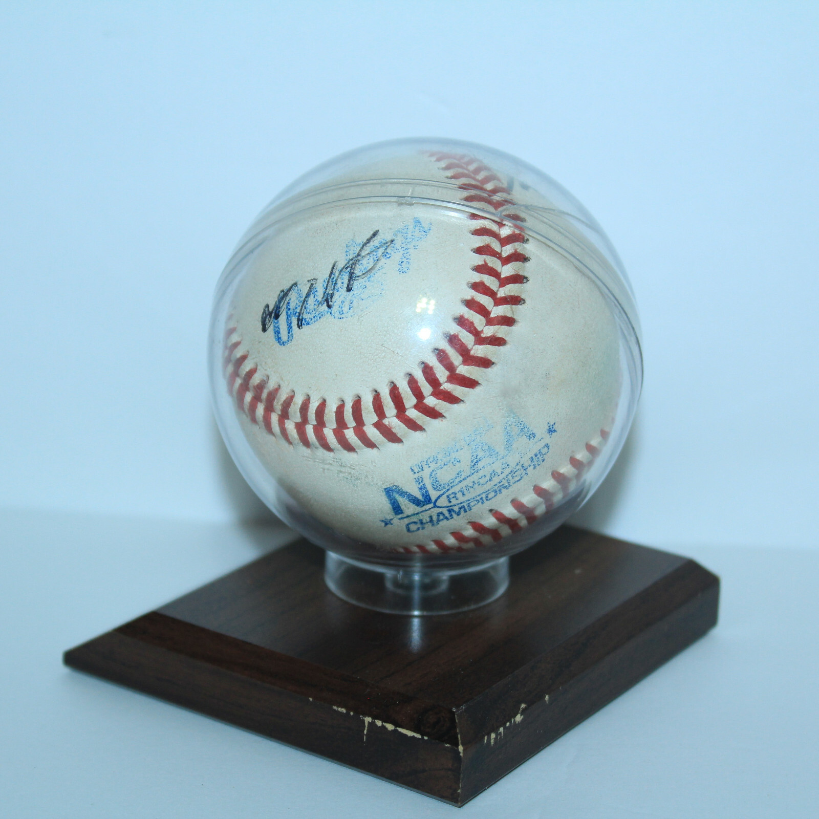 VERY COOL BIG 12 NCAA CHAMPIONSHIP 3-PLAYER SIGNED BASEBALL IN DISPLAY DOME