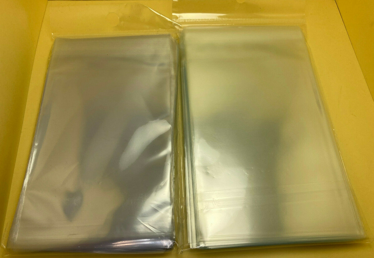 100 Ultra.Pro One-Touch Resealable Bags(75pt to 260pt) + 100 LaTCG(35pt~55pt)