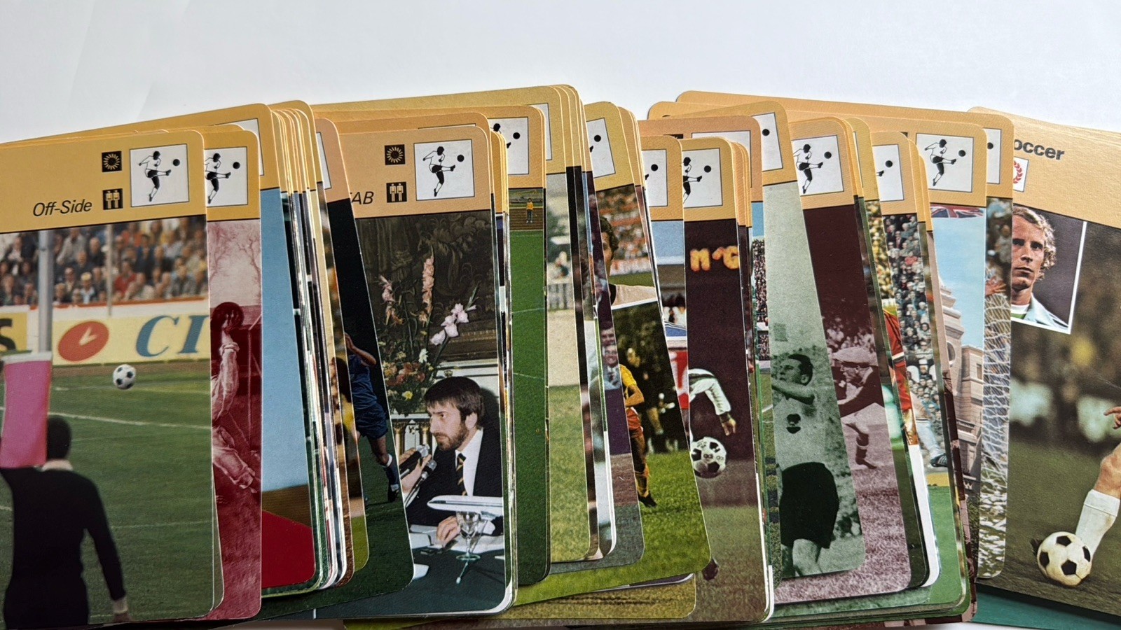 (100) Sportscaster Soccer 1977-1979 Cards World Cup ** EX+