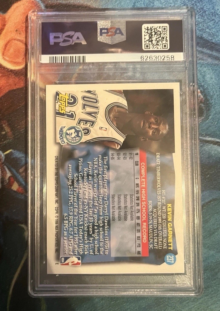 1995 Kevin Garnett Topps RC #237 PSA 9 Mint *Crack on Front of Case*