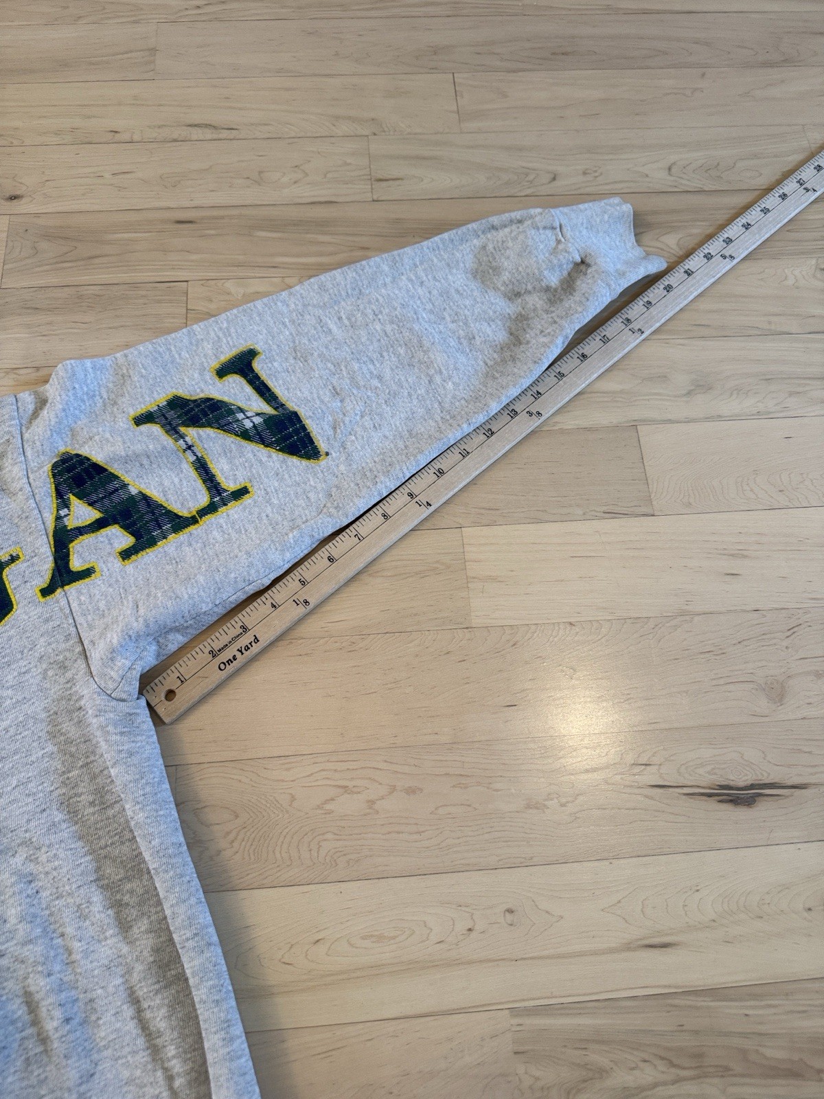 Vintage-University of Michigan-Wolverines-80s Plaid-Sleeve Spellout Sweatshirt