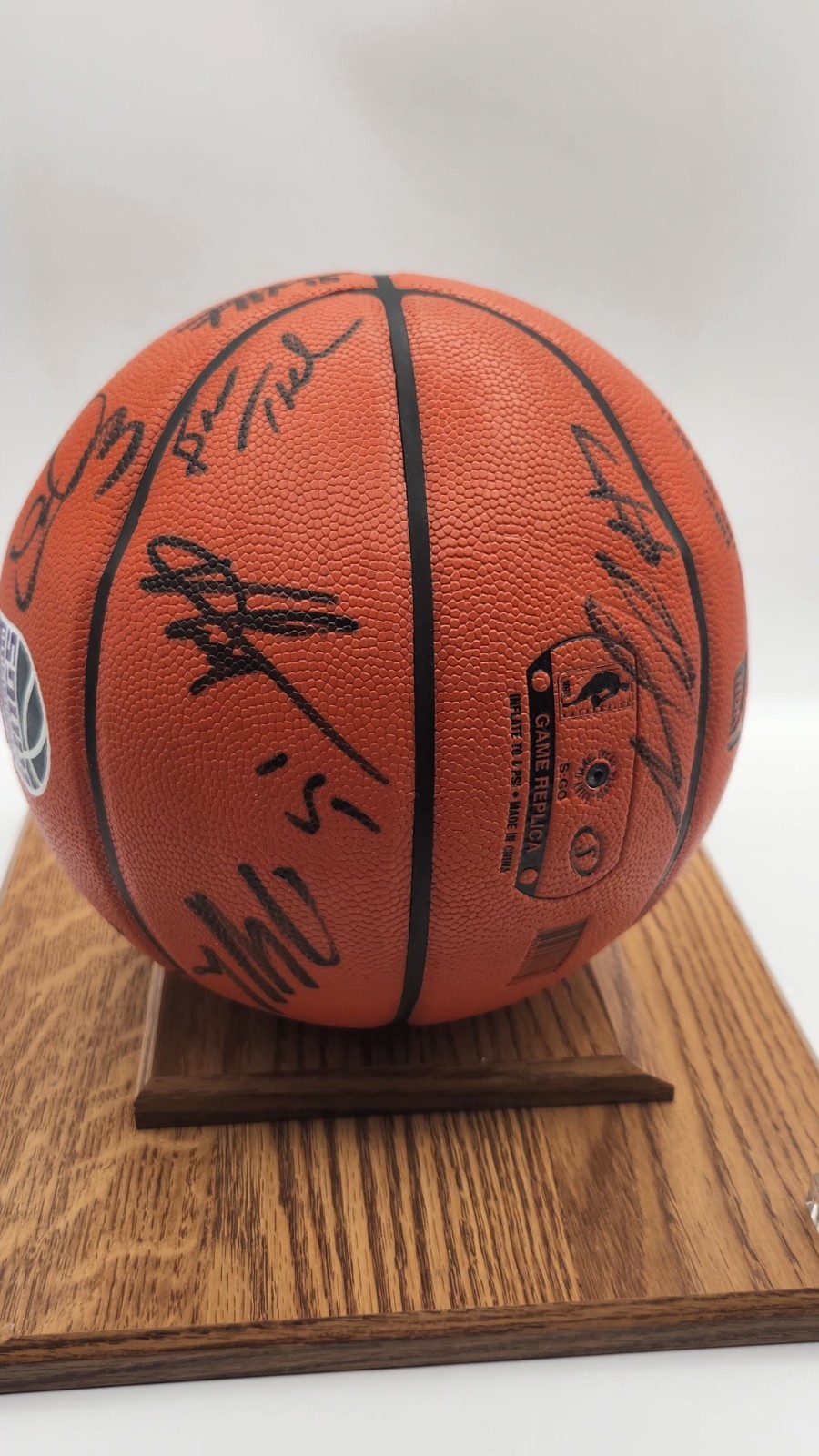 Sacramento Kings Team Signed Indoor/Outdoor Basketball