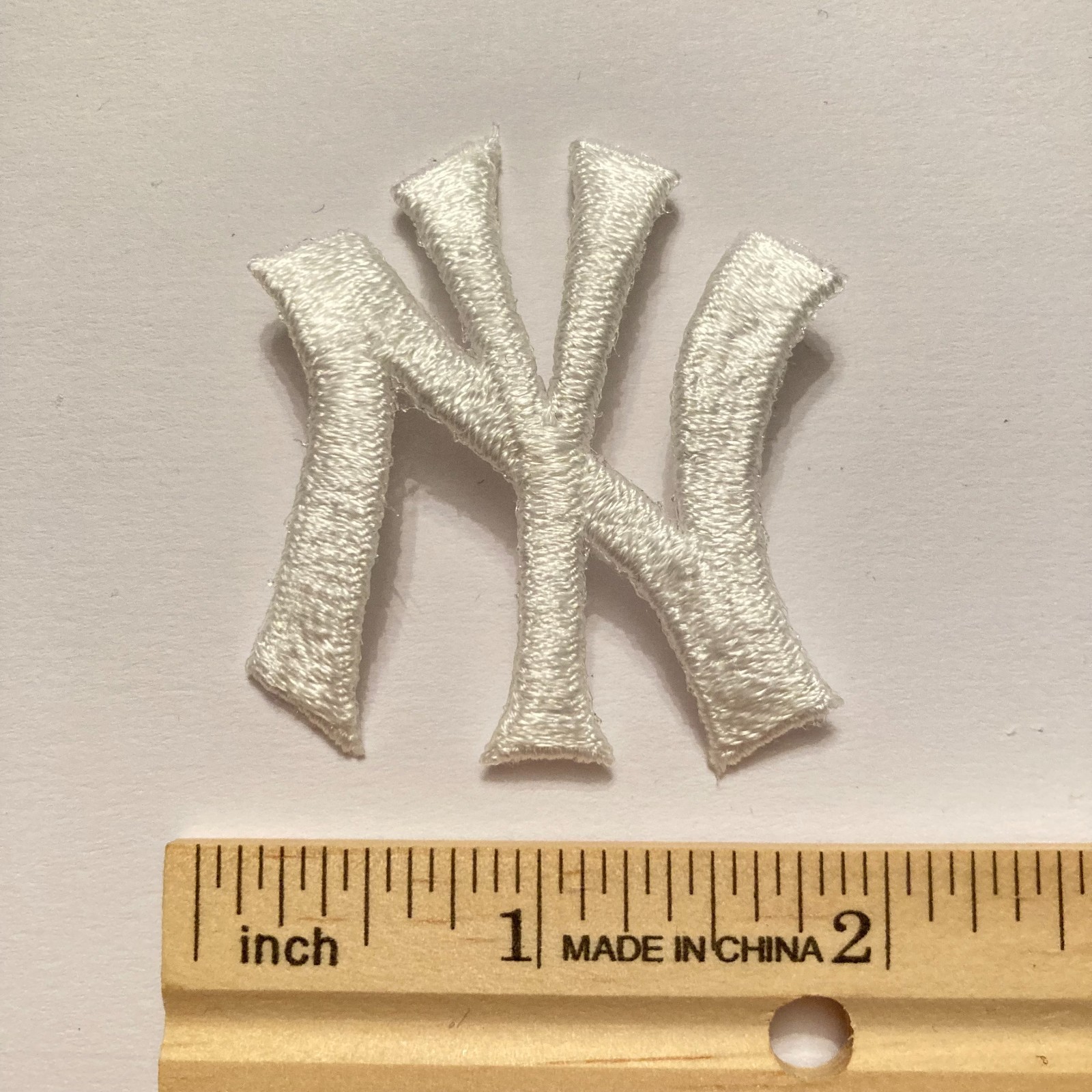 NEW YORK YANKEES Embroidered 1.75″ x 2″ Sew-On/Iron-On MLB Team Logo Hat Patch