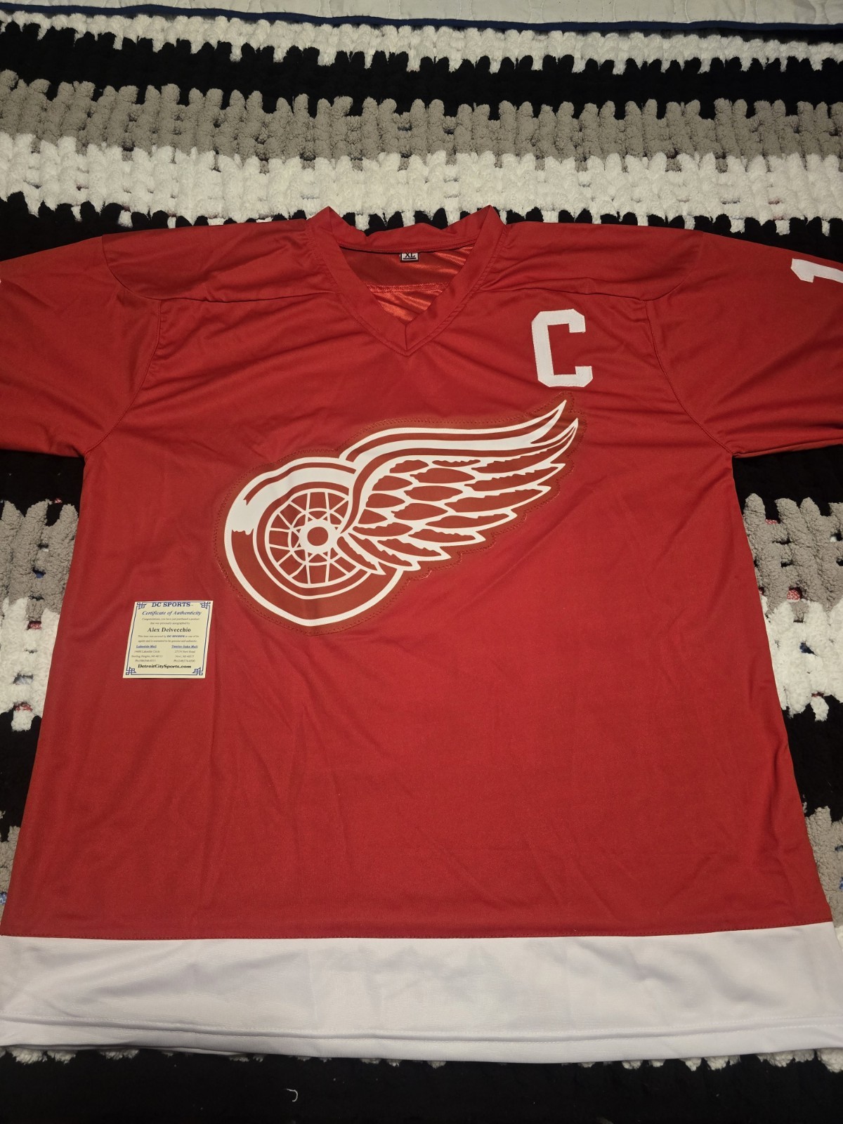 Alex Delvecchio Autographed Detroit Redwings Jersey with COA LOOK!!!!!!!