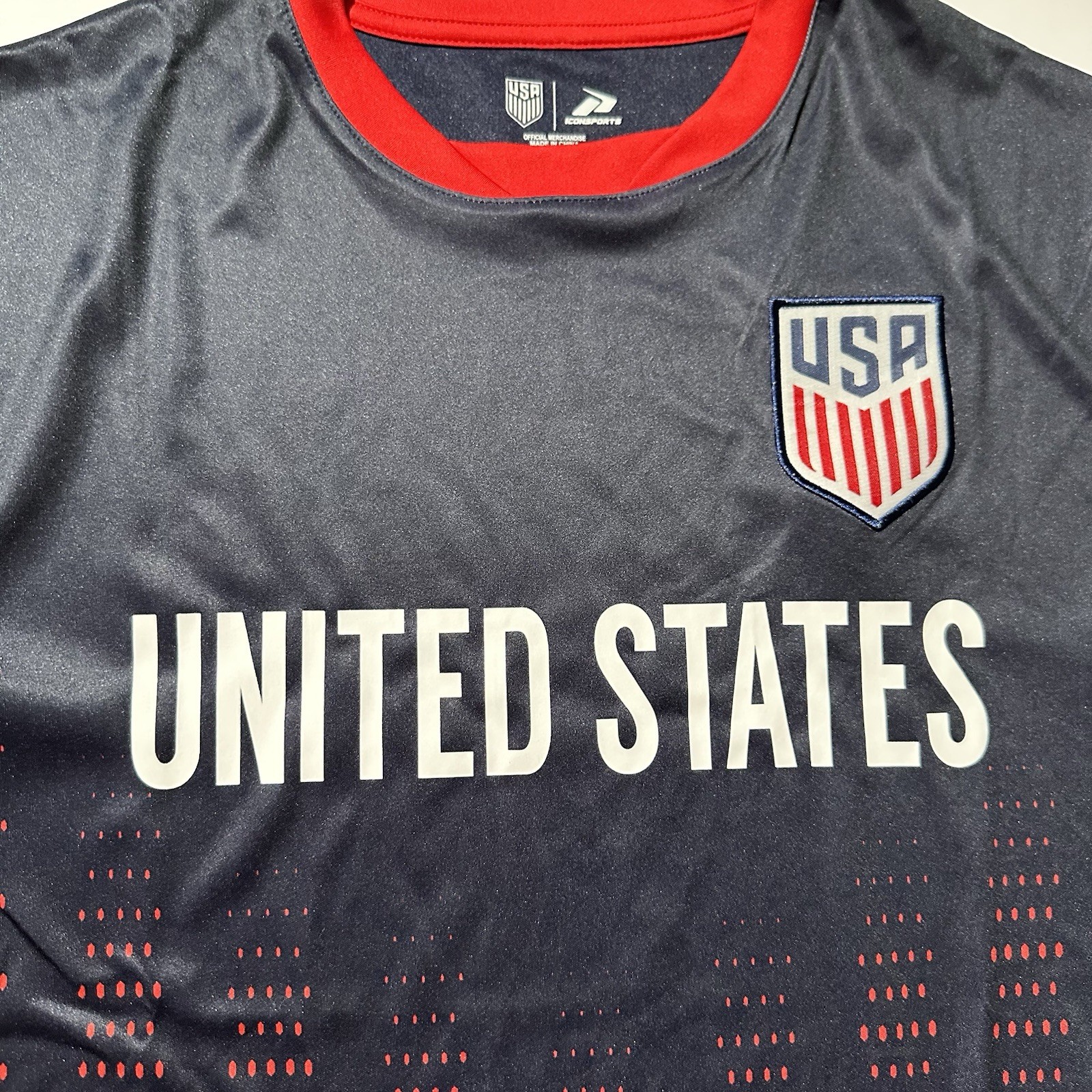 NEW! United States Soccer Navy Red Gradient Jersey – Men’s Small