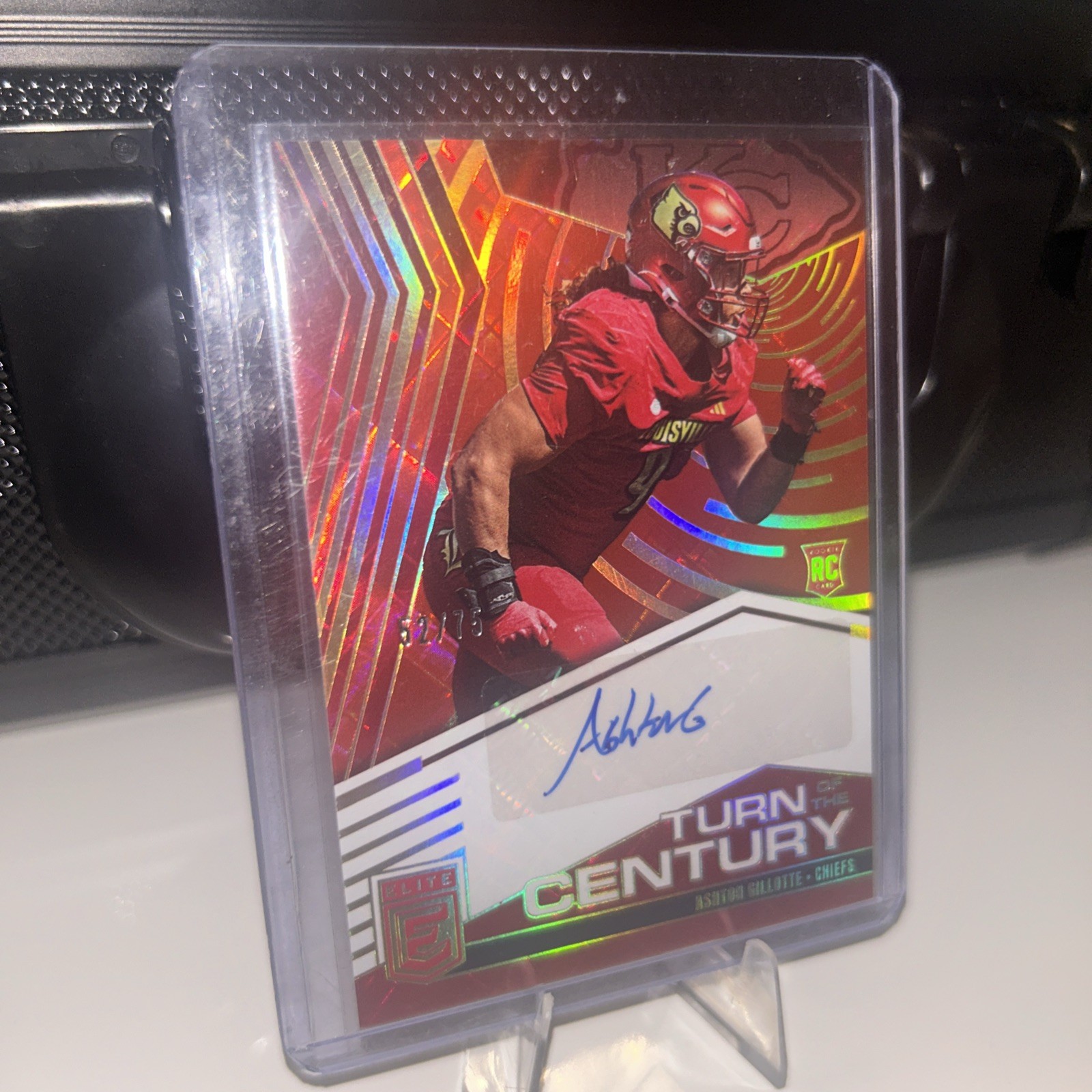2025 Panini Donruss l – RC Auto Ashton Gillotte #TOC-AGI Red /75 (AU, RC)