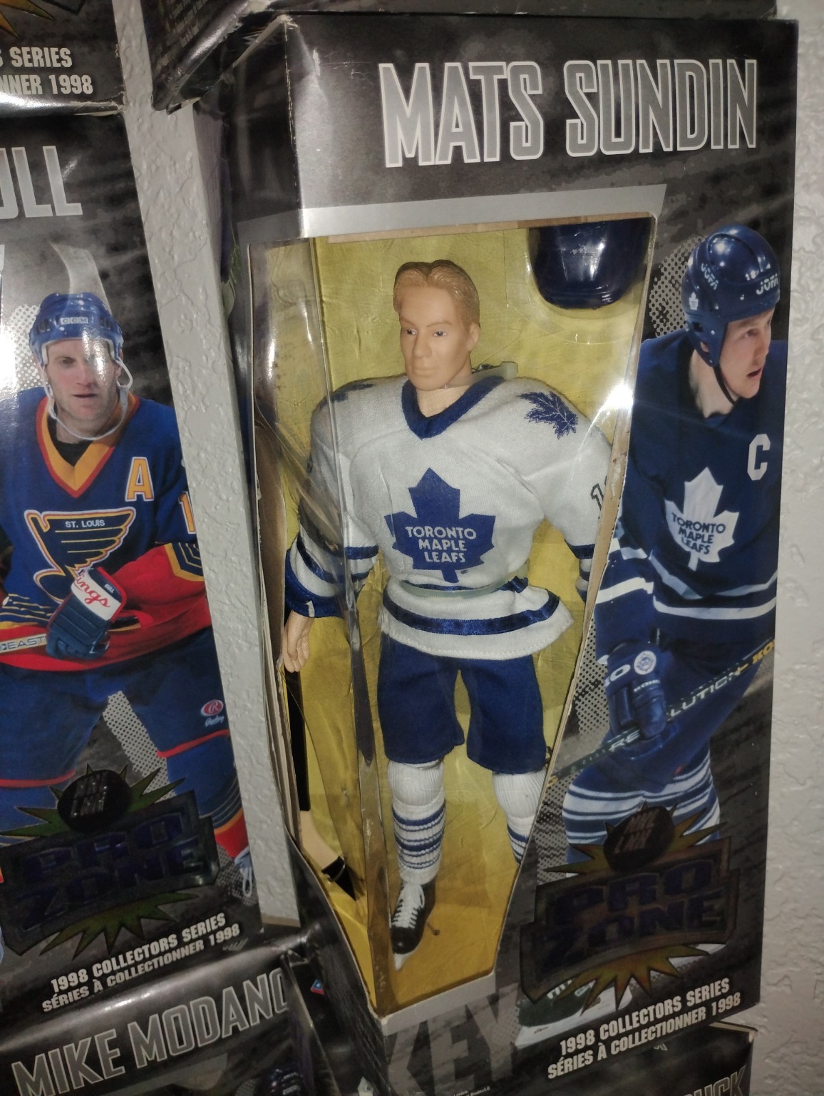 1998 NHL Pro Zone Mats Sundin Toronto Maple Leafs 12″ Action Figure Exclusive