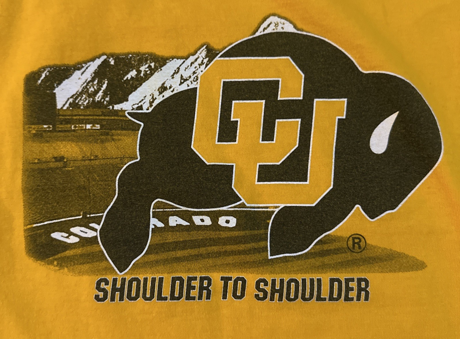 VTG Colorado Buffaloes Fight Song T Shirt Men M Yellow Shoulder To Shoulder 2006