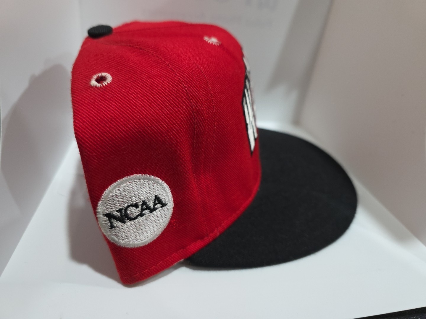 Vintage Pro-Line Wisconsin Badgers Size 6 7/8 Fitted Hat NCAA Made In USA