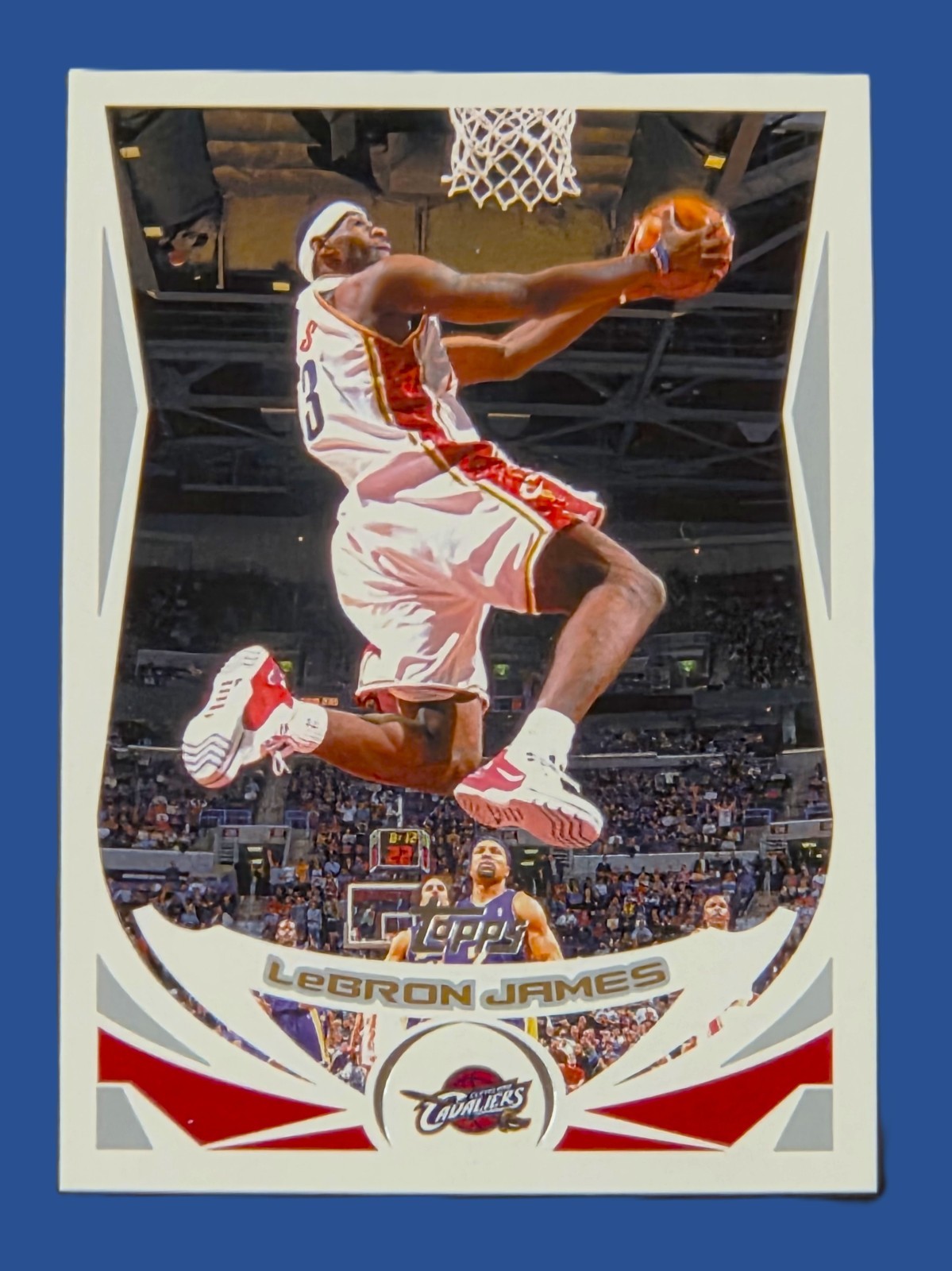 LeBRON JAMES 2004-05 Topps basketball #23 2nd year card Cleveland Cavaliers NBA