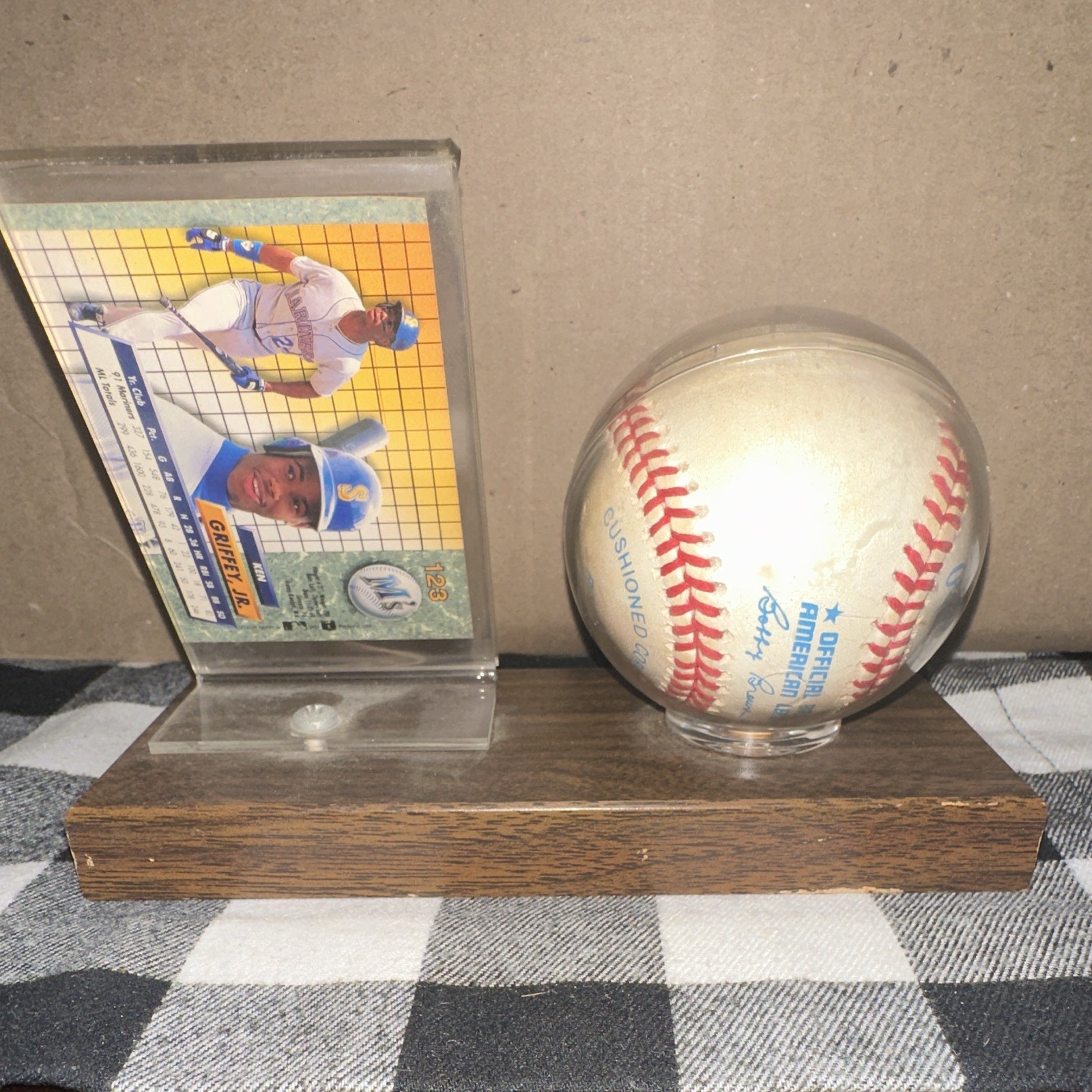 Ken Griffey Jr. Signed Baseball Display w/ Card MLB auto has damage see photos