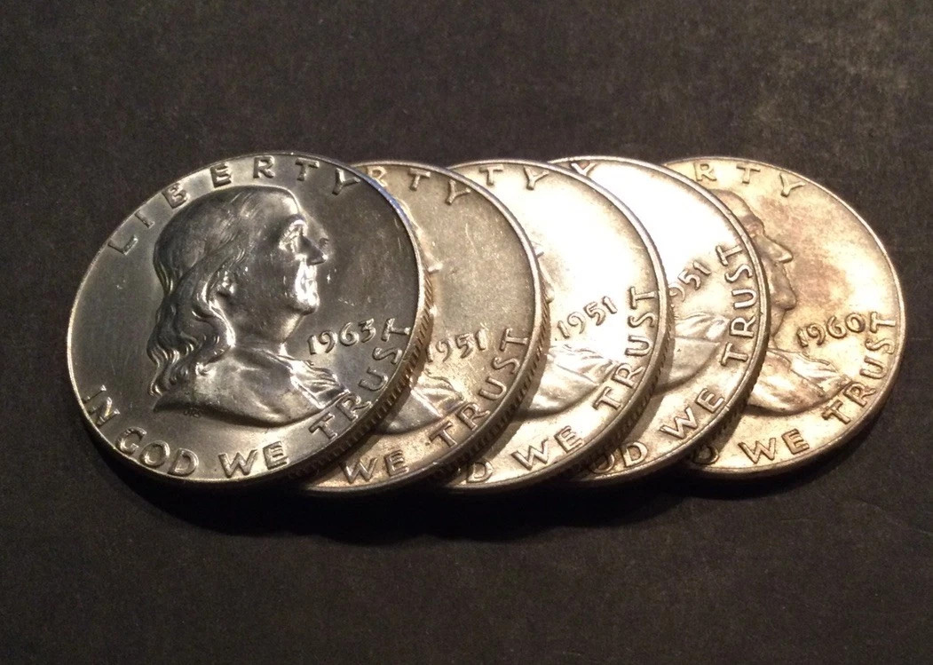 (Lot of 5) Franklin Half DolIar – 90% SiIver in EF+/AU – Various Dates