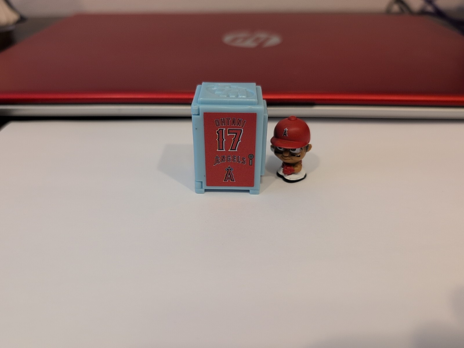 SHOHEI OHTANI LOS ANGELES ANGELS MINI LOCKER & MINI FIGURE APPROX 1/4 X 3/4