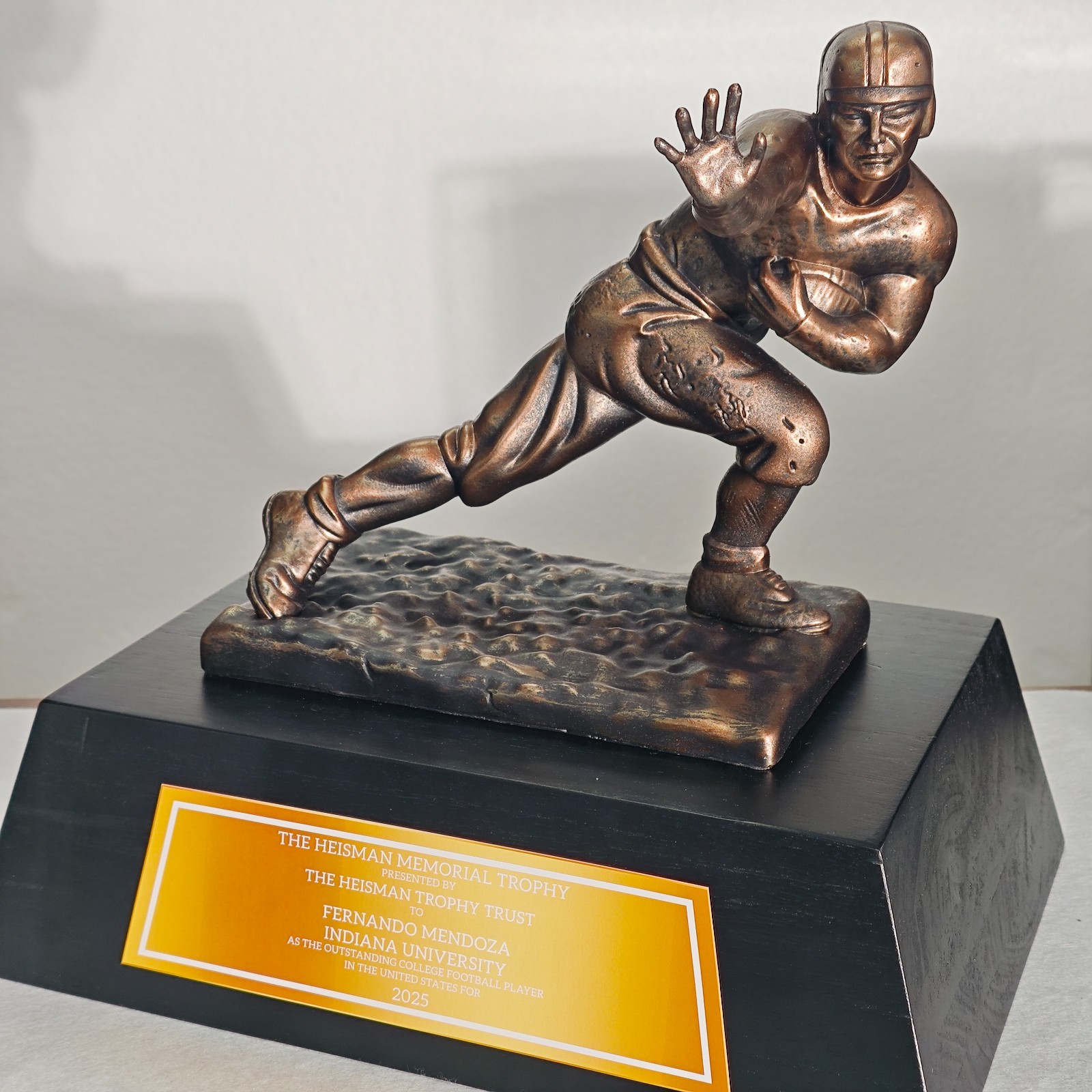 Indiana Hoosiers 2025 NCAA Heisman Trophy Replica 34cm Trophy Resin Version