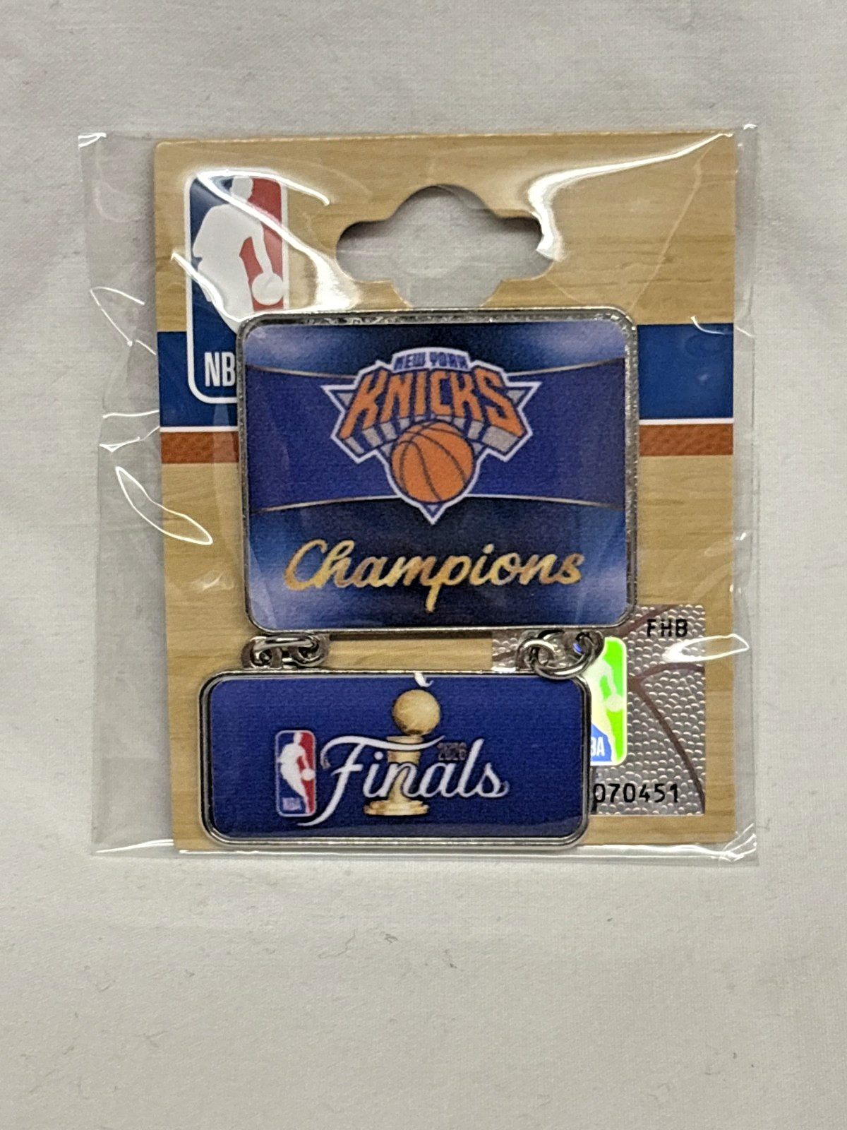 2026 NBA Finals World Champions New York Knicks Pin Dangler FREESHIP