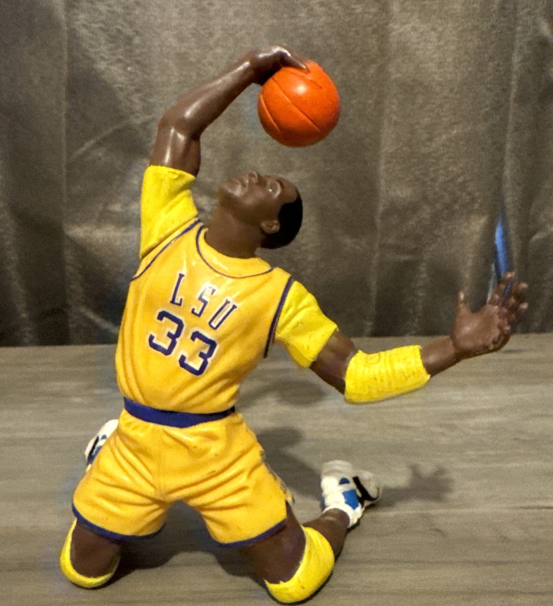 Shaq Attack SHAQUILLE O’NEIL Jammin’ Giant LSU Kenner 6″ Figure 1993 NO STAND