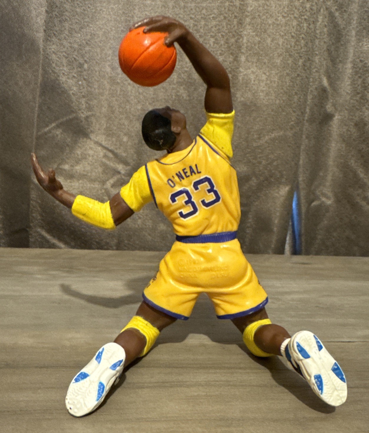 Shaq Attack SHAQUILLE O’NEIL Jammin’ Giant LSU Kenner 6″ Figure 1993 NO STAND