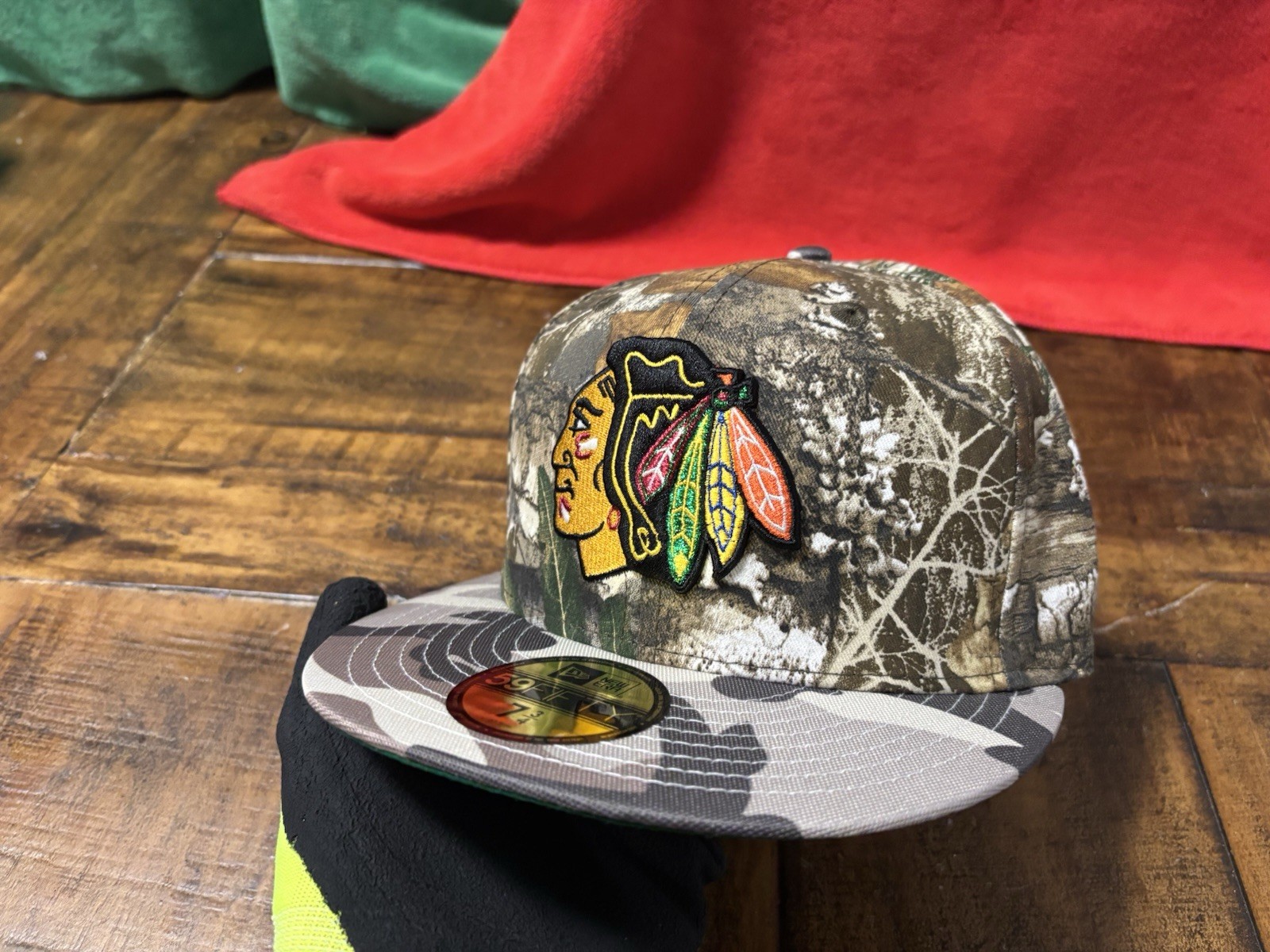 Chicago Blackhawks Realtree Camo New Era Fitted 7 3/4 Green UV Glow In The Dark