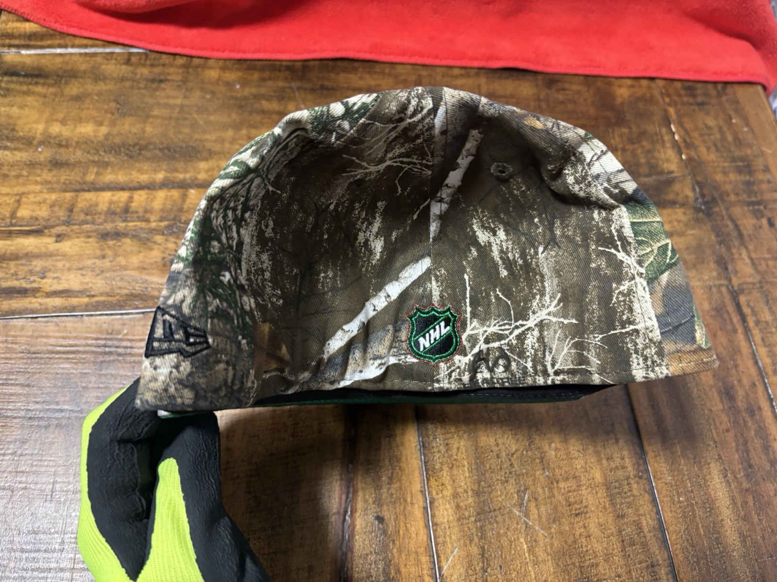 Chicago Blackhawks Realtree Camo New Era Fitted 7 3/4 Green UV Glow In The Dark