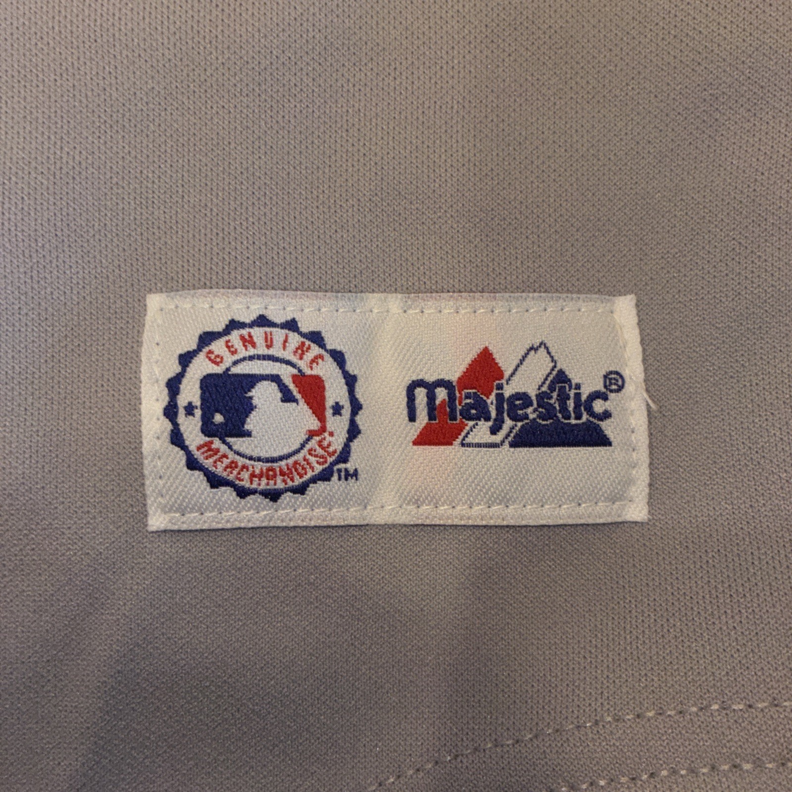 New York Yankees jersey (Youth) Medium missing 2 buttons see images made in USA