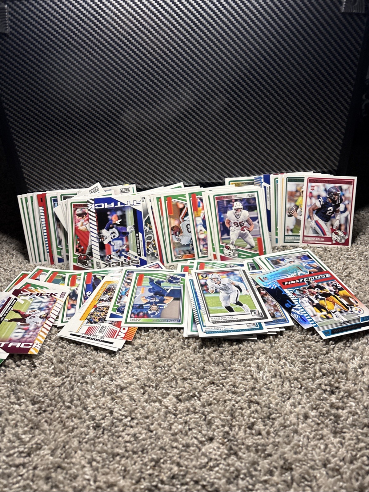 140 Card Score Football Card Lot! Top Rookies and Inserts. Huge Value Read Dsc.