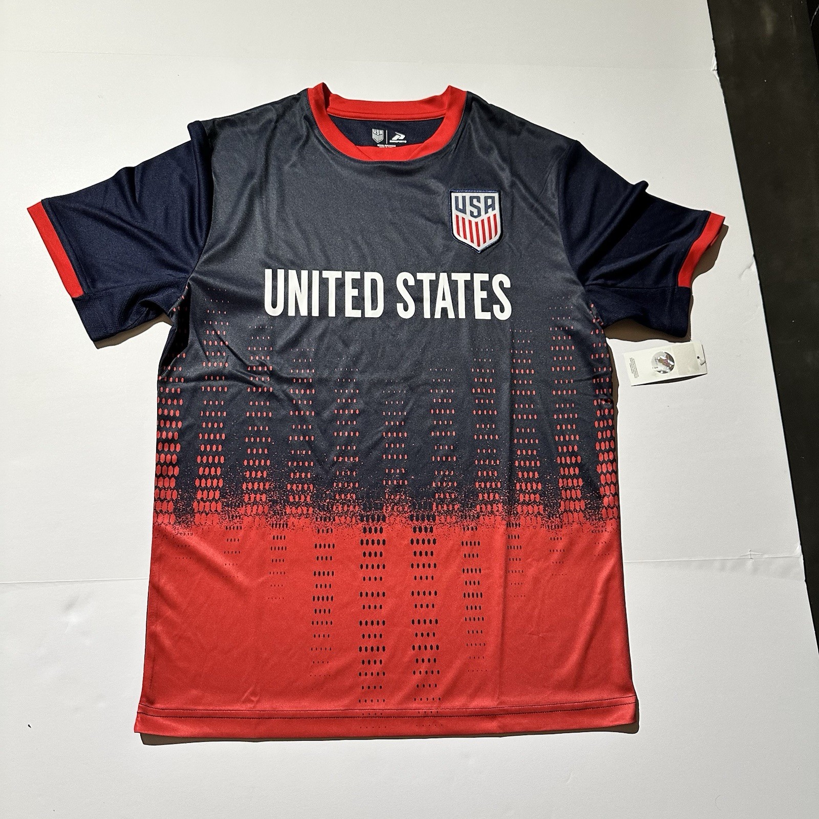 NEW! United States Soccer Navy Red Gradient Jersey – Men’s Small