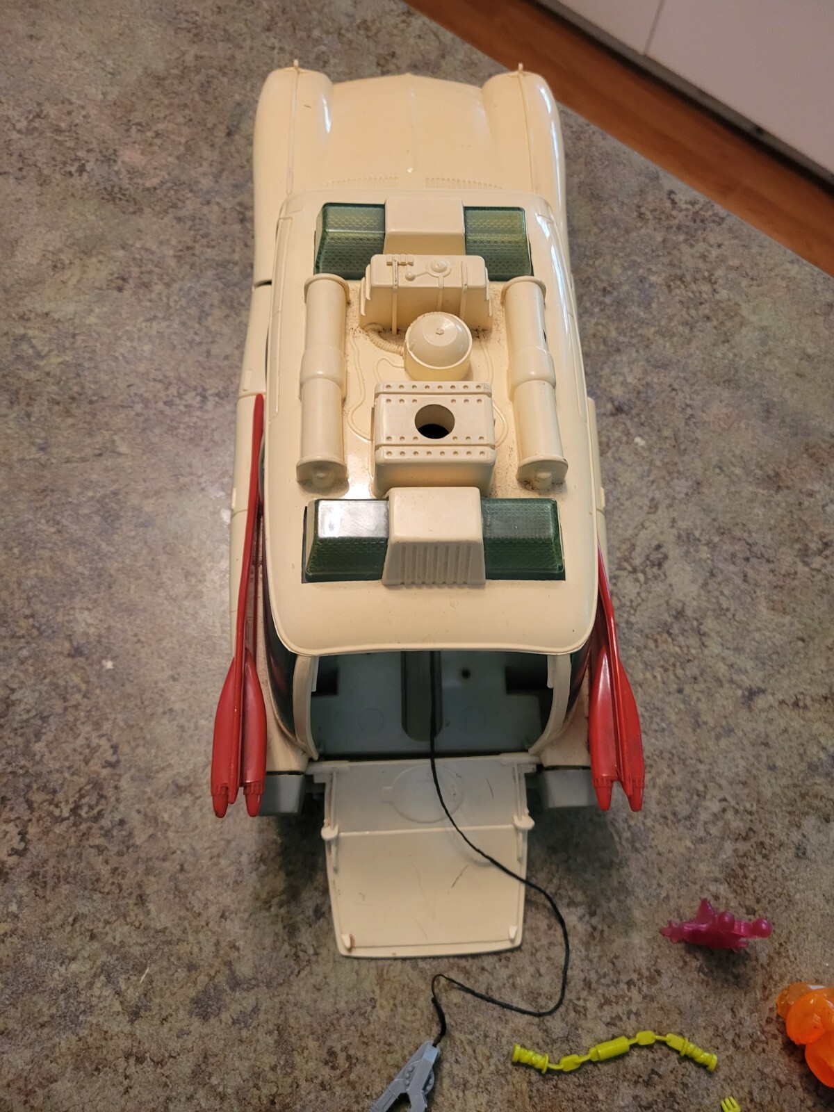 Vintage 1984 Columbia Pictures Made in Mexico Ghostbusters 14.5″ Car Ecto 1