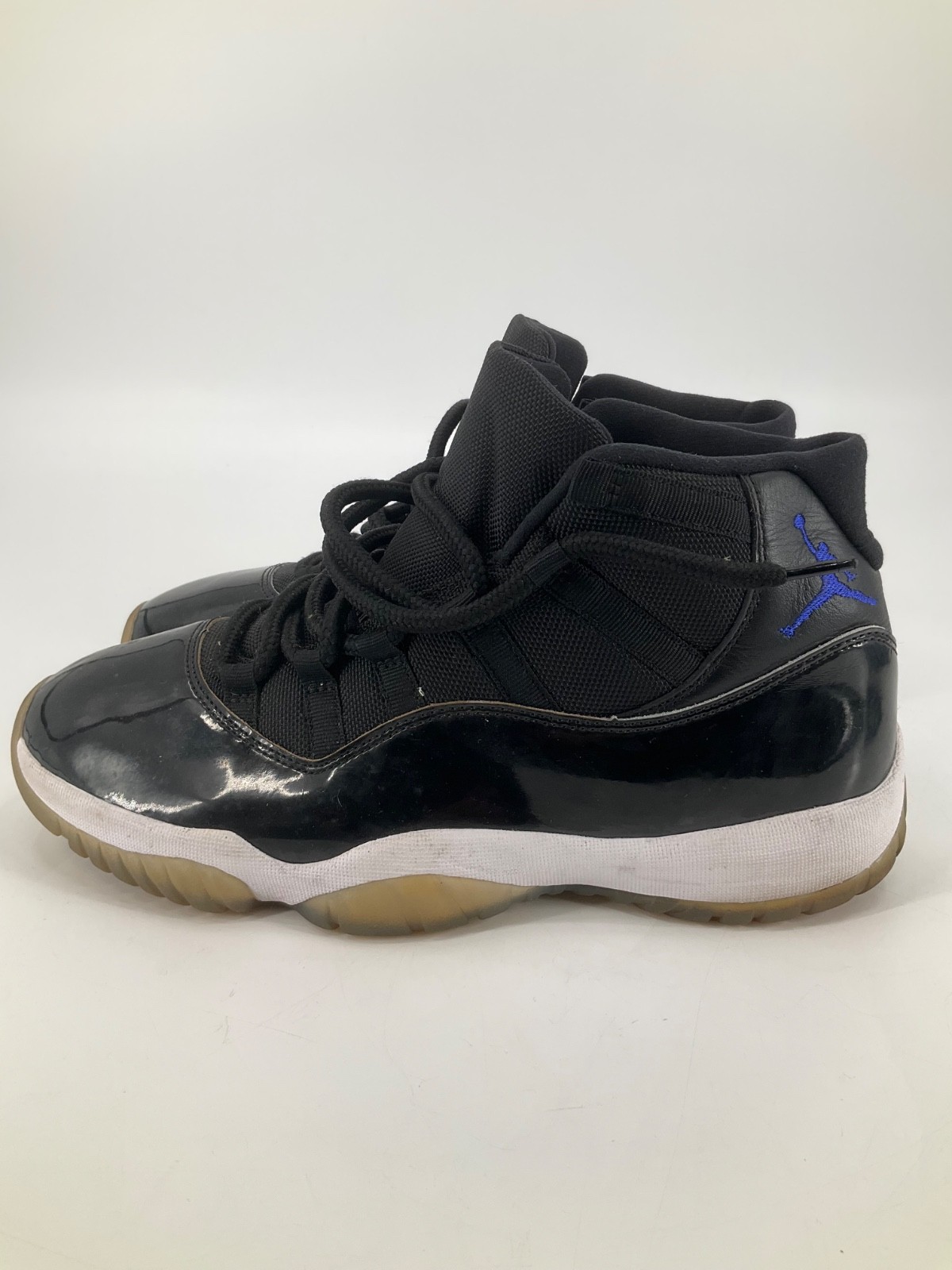 AIR JORDAN 11 RETRO “SPACE JAM” SNEAKERS SIZE: 10.5