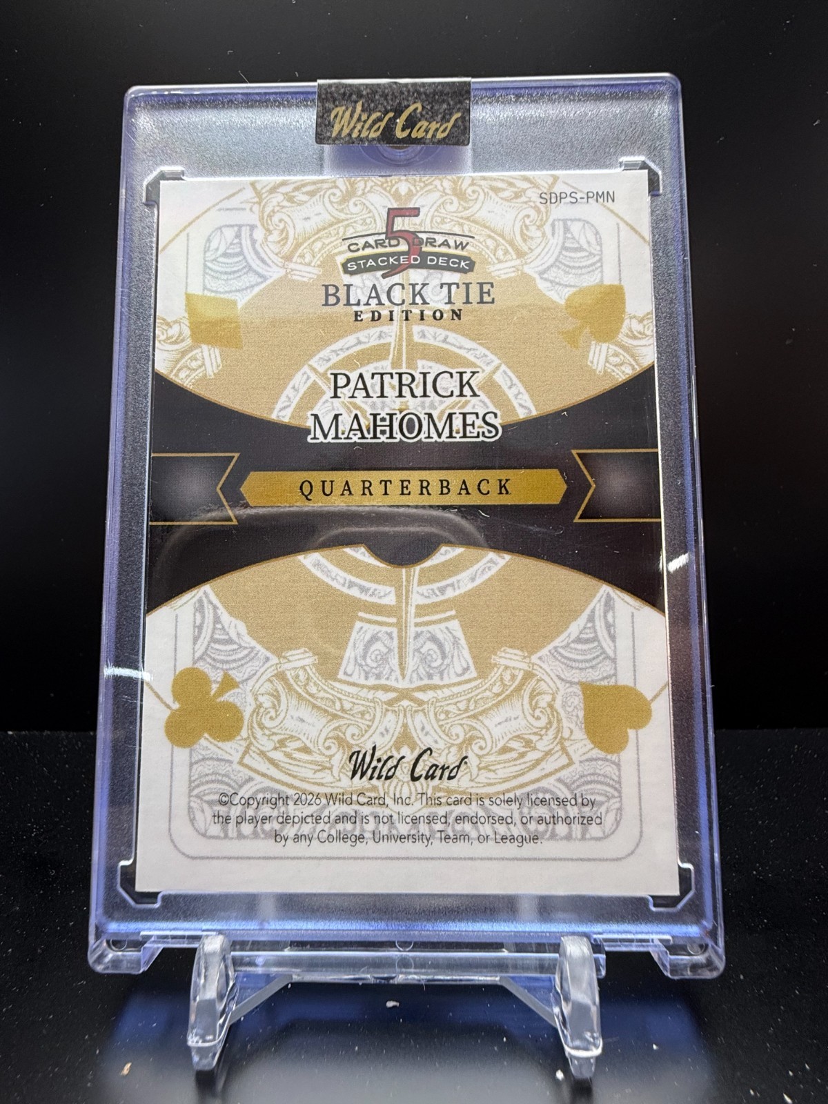 CZB795 – 2026 Wild Card Stacked Deck – Patrick Mahomes – Black Tie – 1/1 – Gold