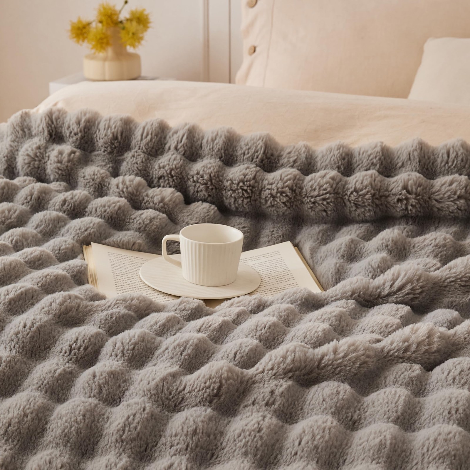 COOVA Faux Fur Throw Blanket for Couch, Cozy Soft and Fuzzy 50“x60”, Grey