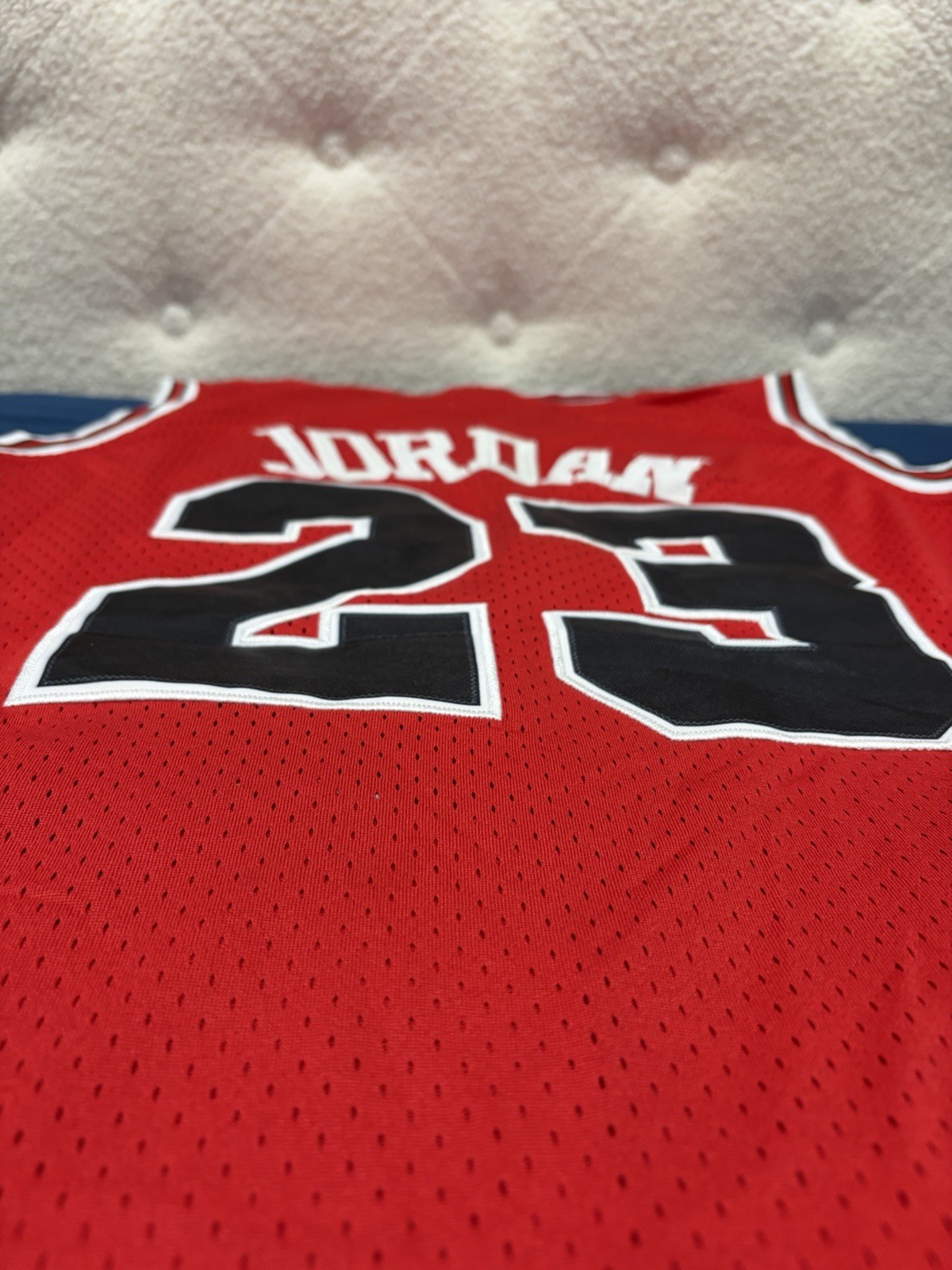Nike Label 1984 MICHAEL JORDAN No. 23 CHICAGO BULLS “Flight” (Size M) Jersey