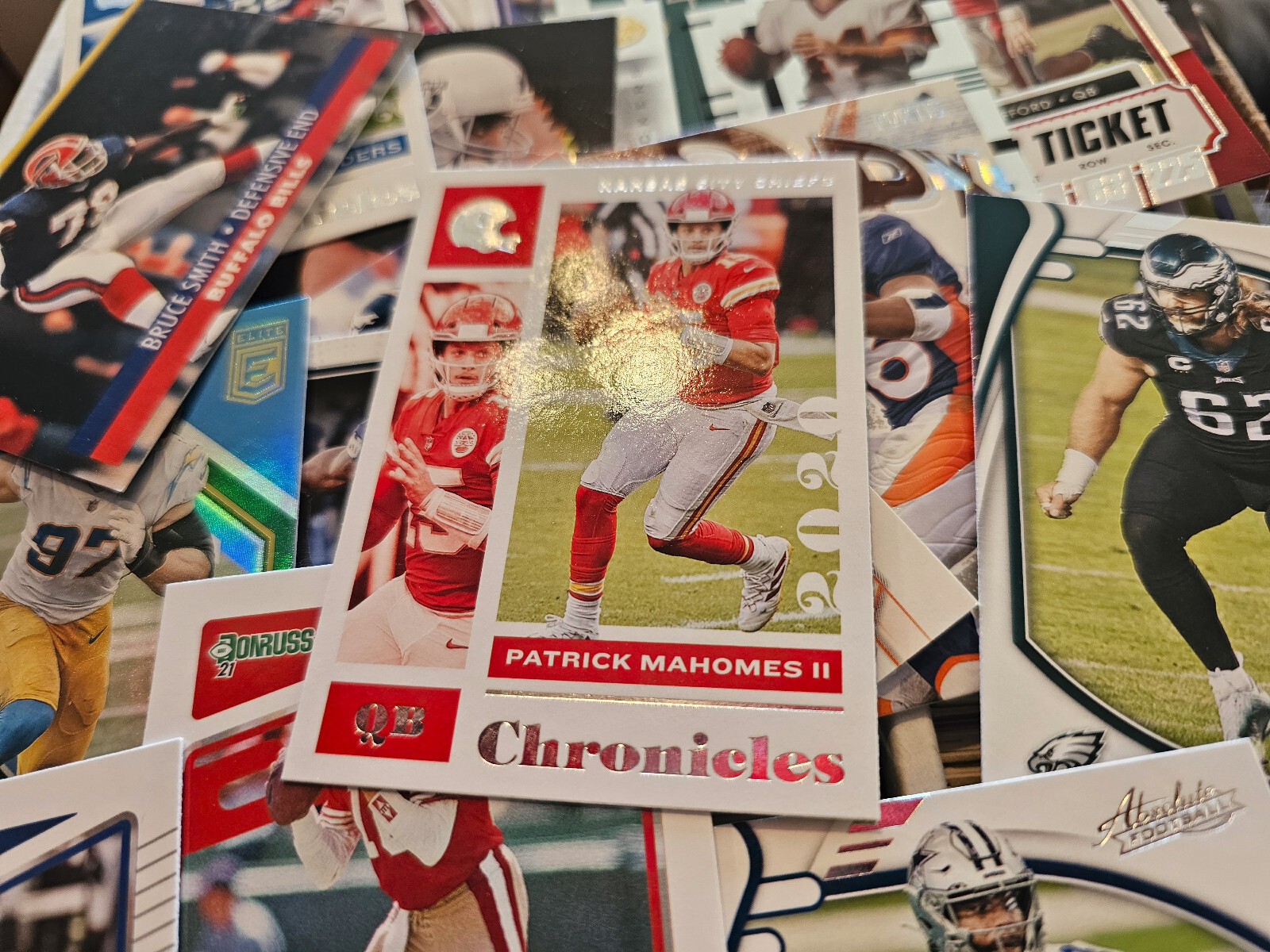 APPROX 3000 FOOTBALL CARDS VARY YEARS AND MAKES